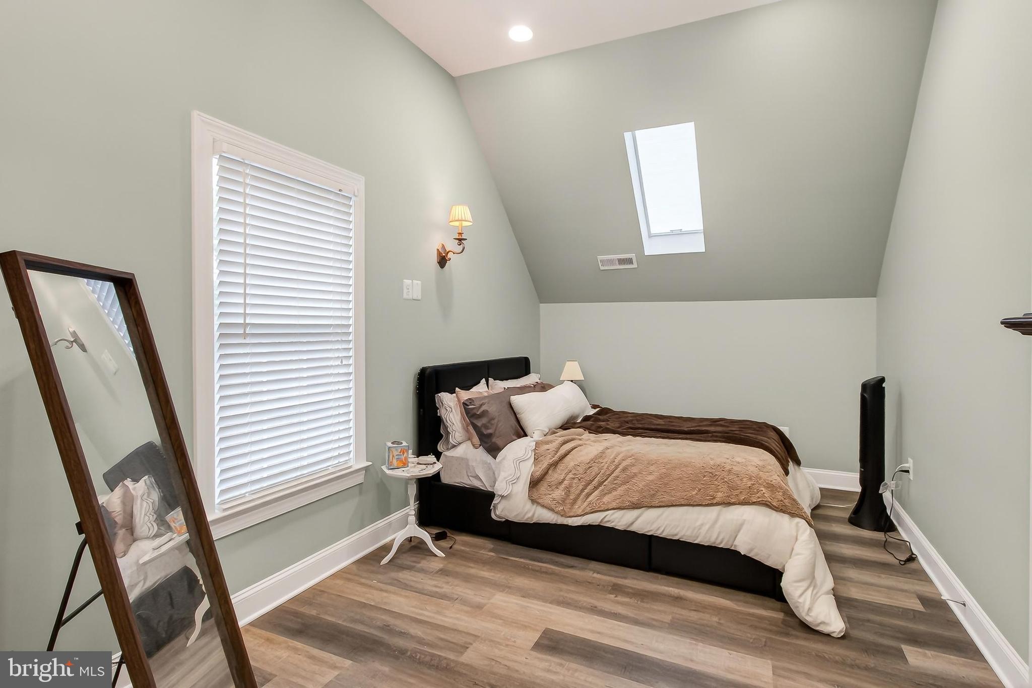HAMPTONS OF MCLEAN - Residential
