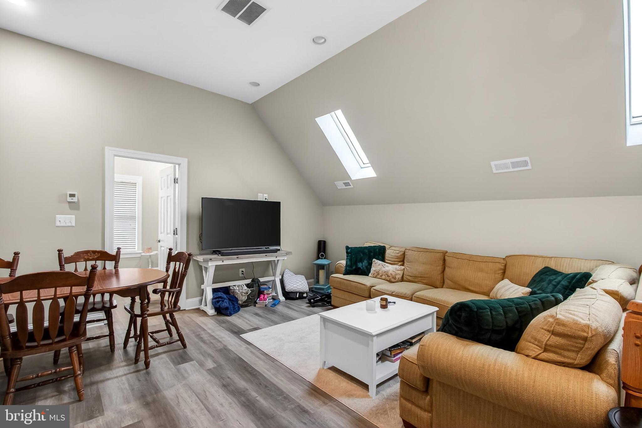 HAMPTONS OF MCLEAN - Residential