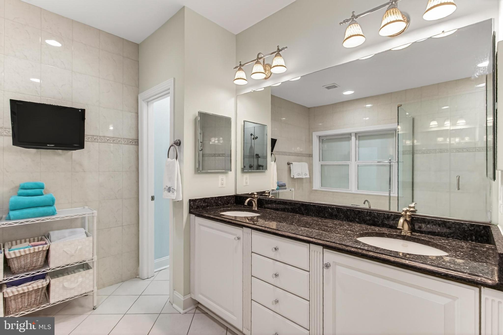 HAMPTONS OF MCLEAN - Residential