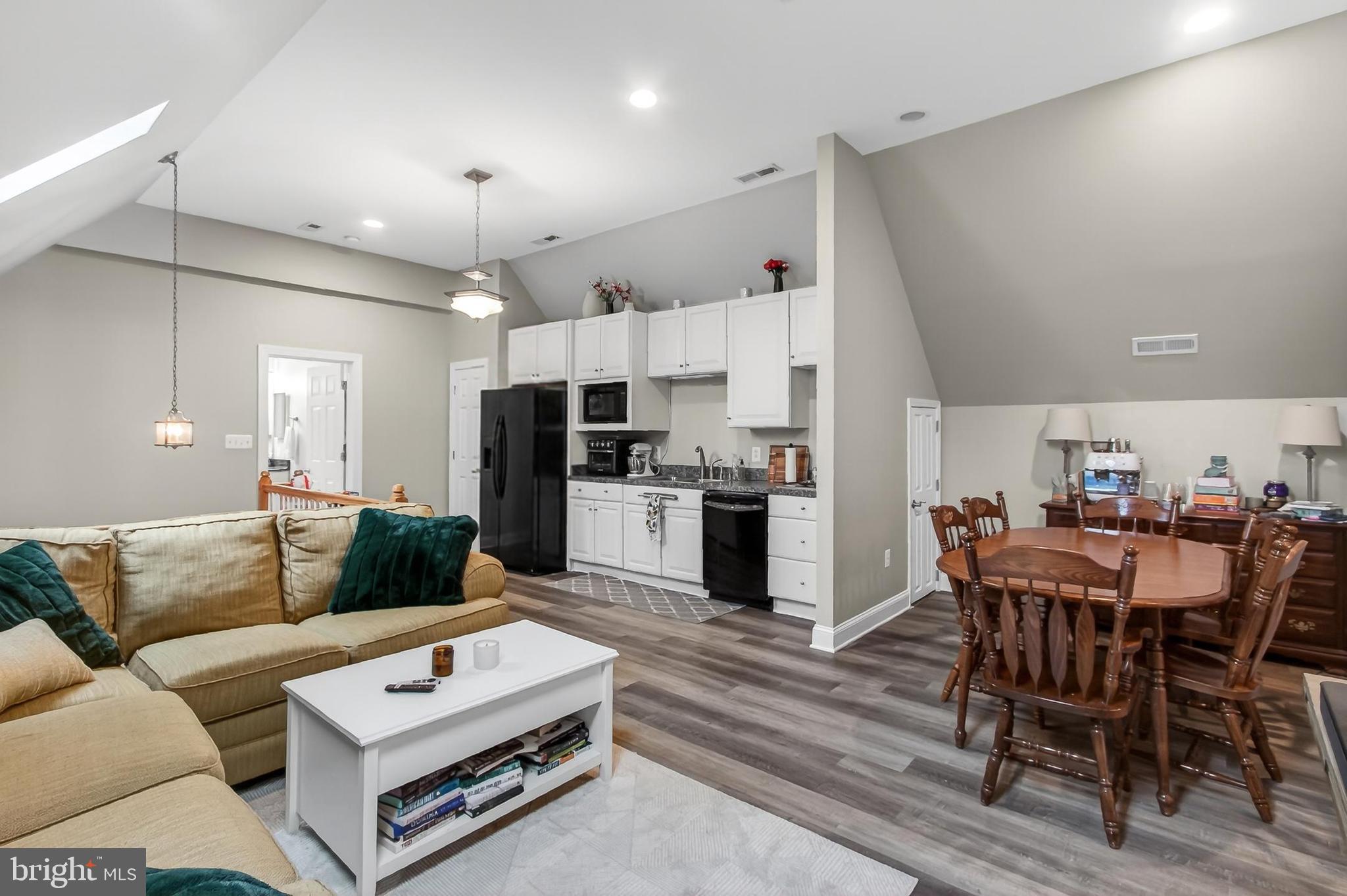 HAMPTONS OF MCLEAN - Residential
