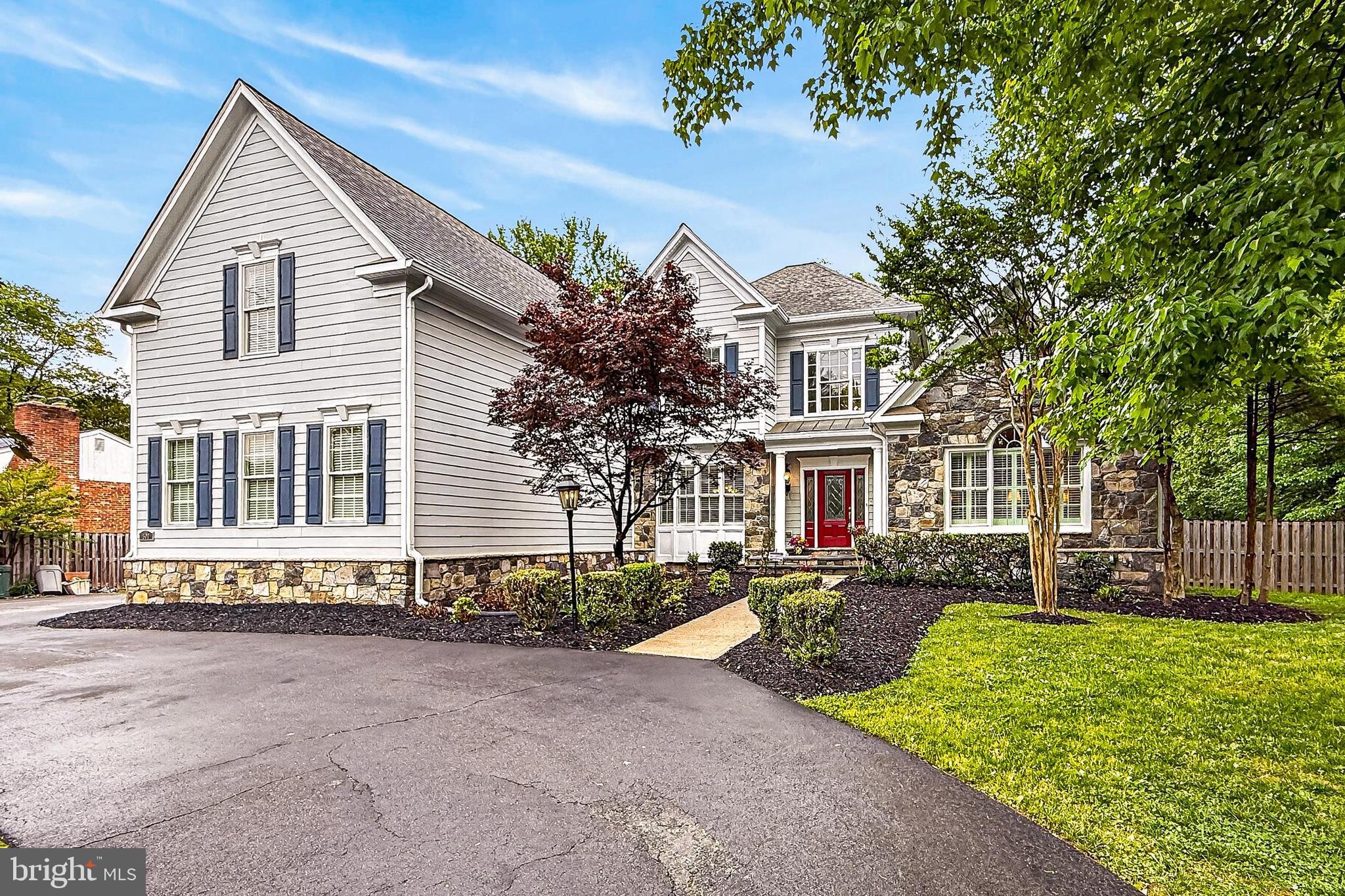 HAMPTONS OF MCLEAN - Residential