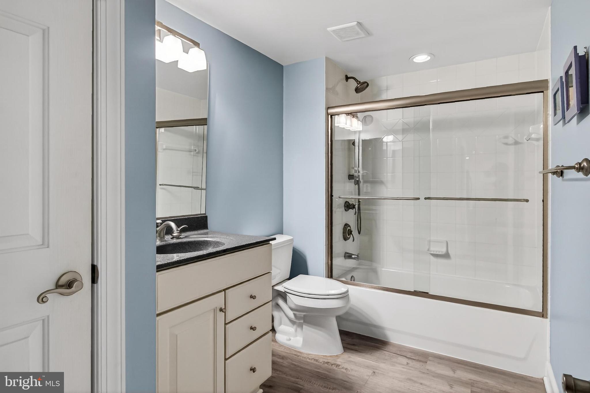 HAMPTONS OF MCLEAN - Residential