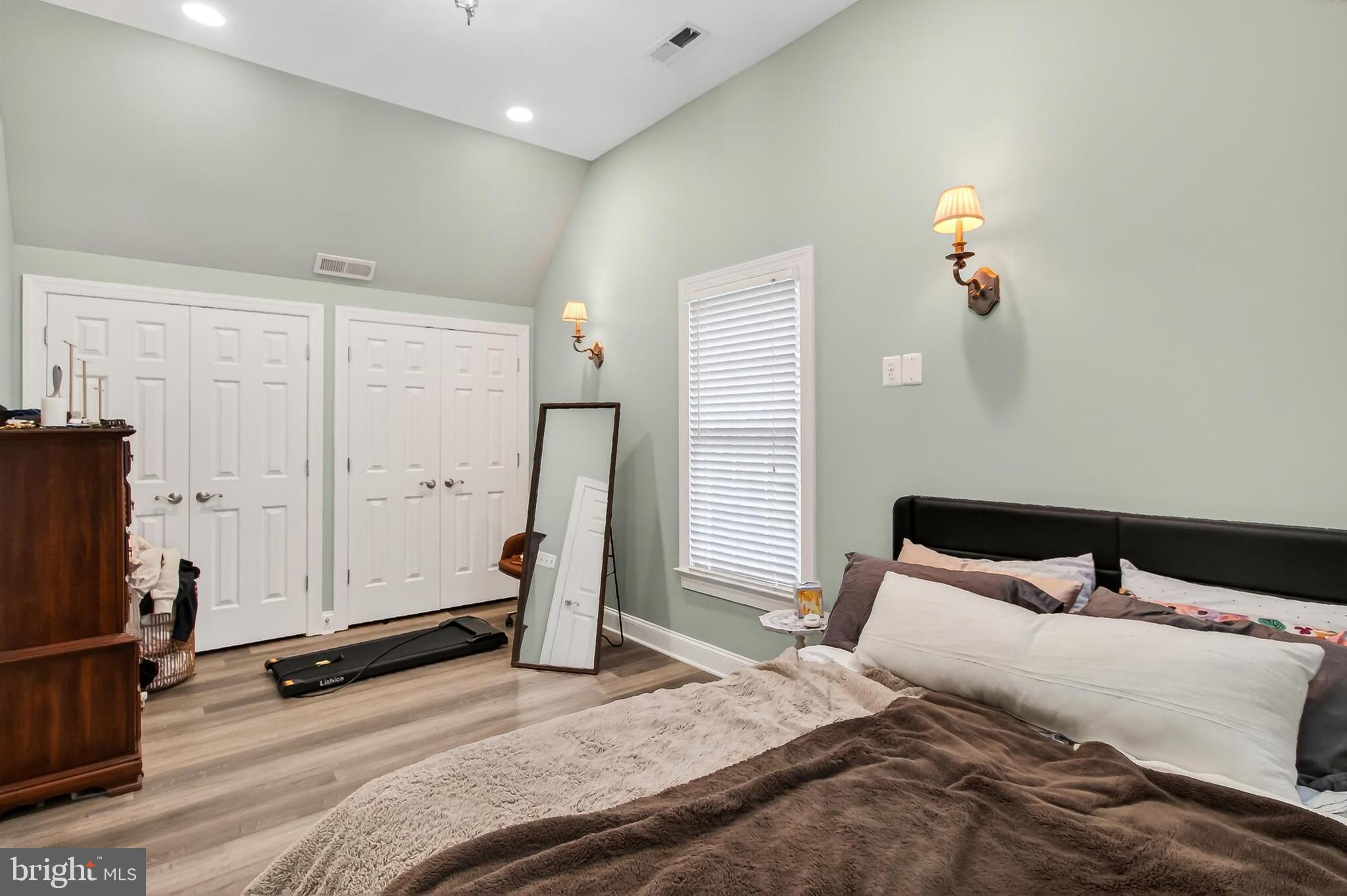 HAMPTONS OF MCLEAN - Residential
