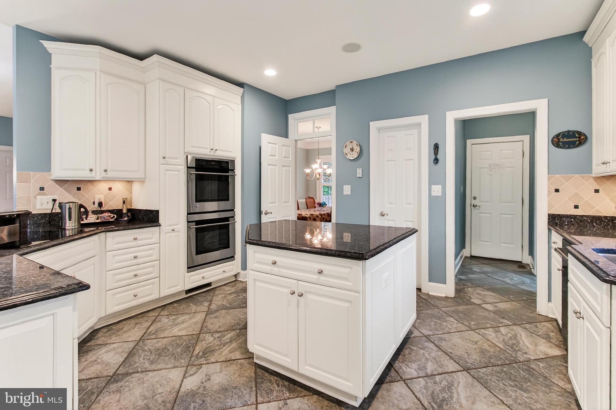 HAMPTONS OF MCLEAN - Residential