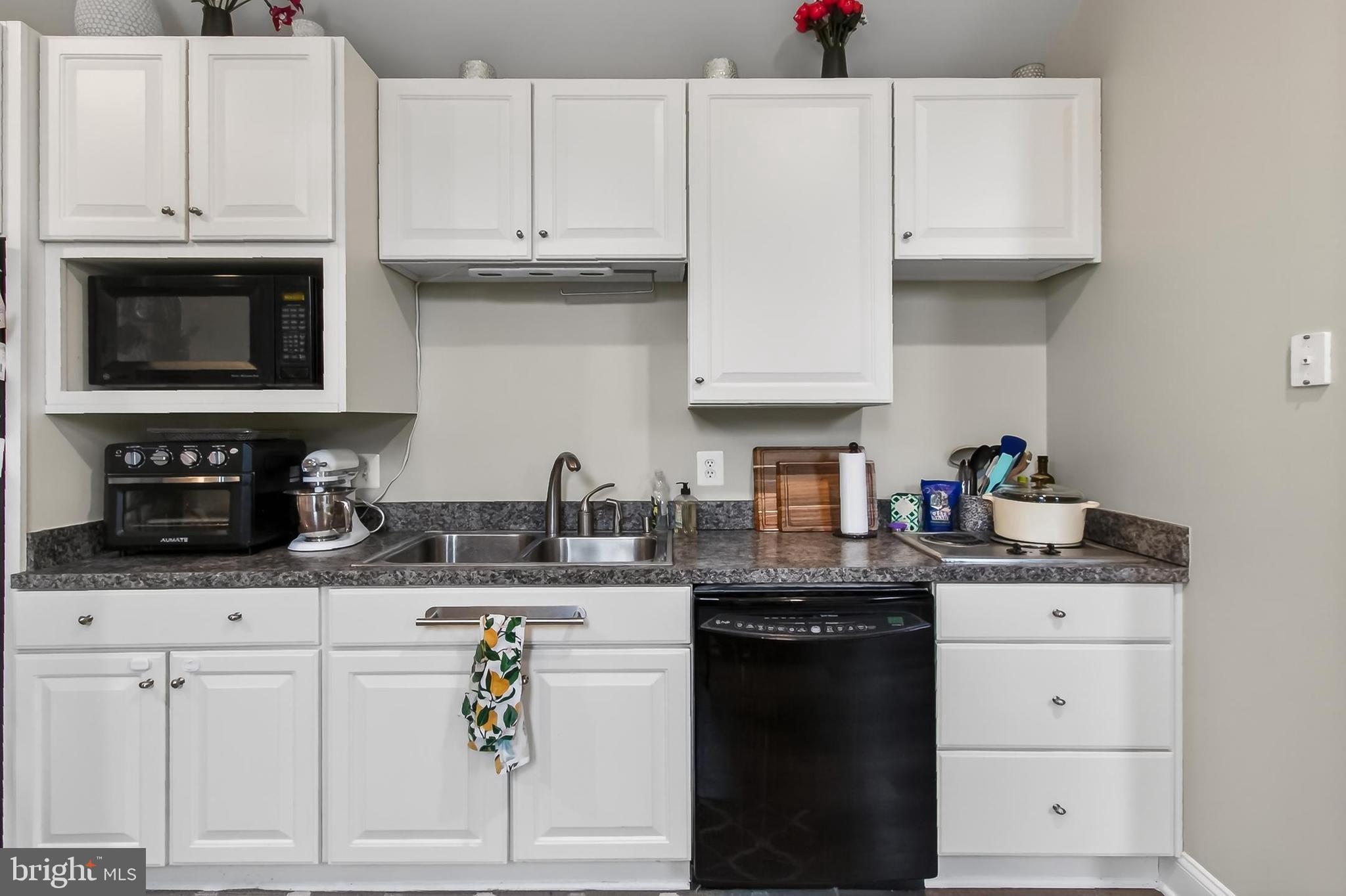 HAMPTONS OF MCLEAN - Residential
