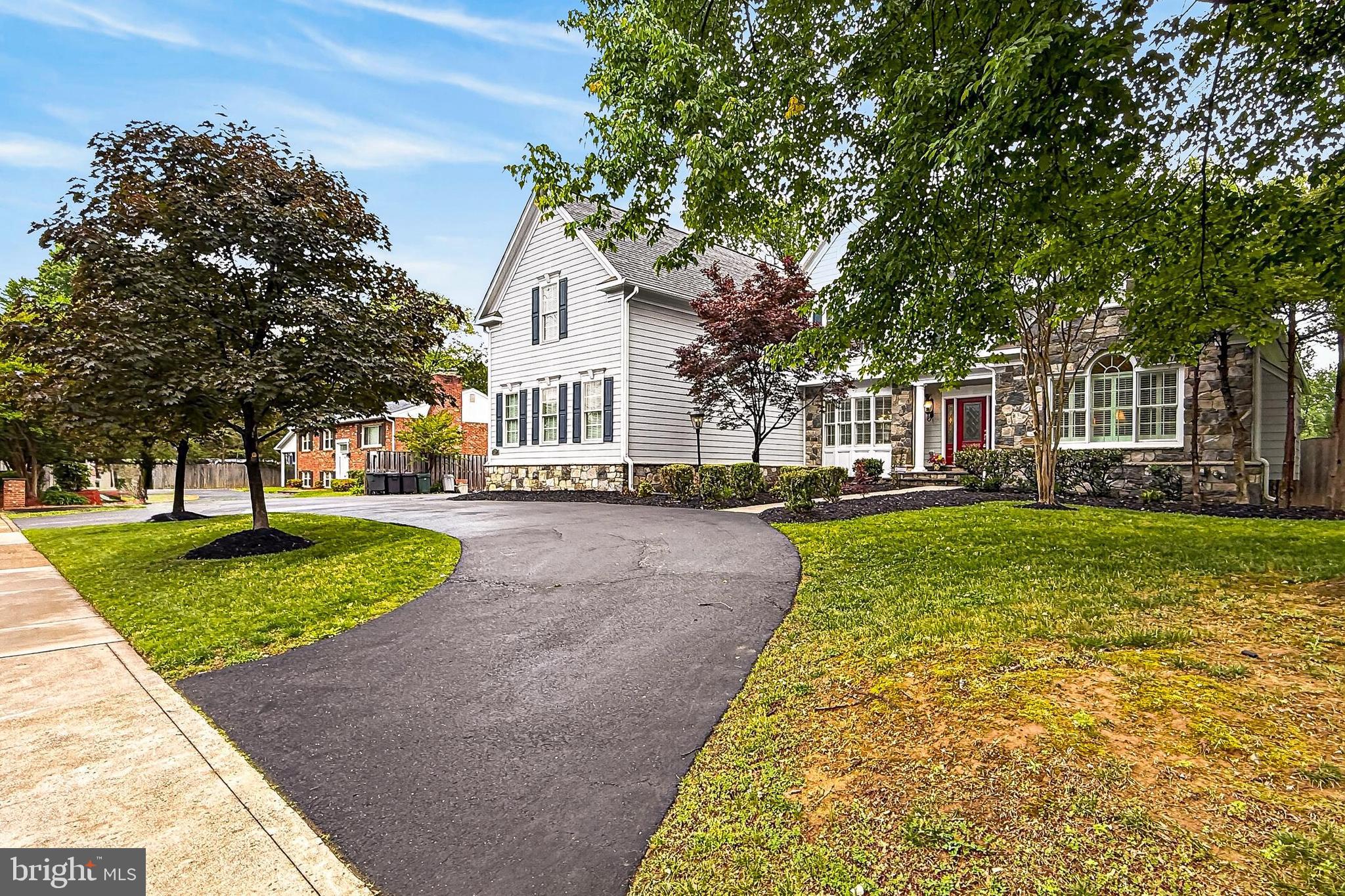 HAMPTONS OF MCLEAN - Residential