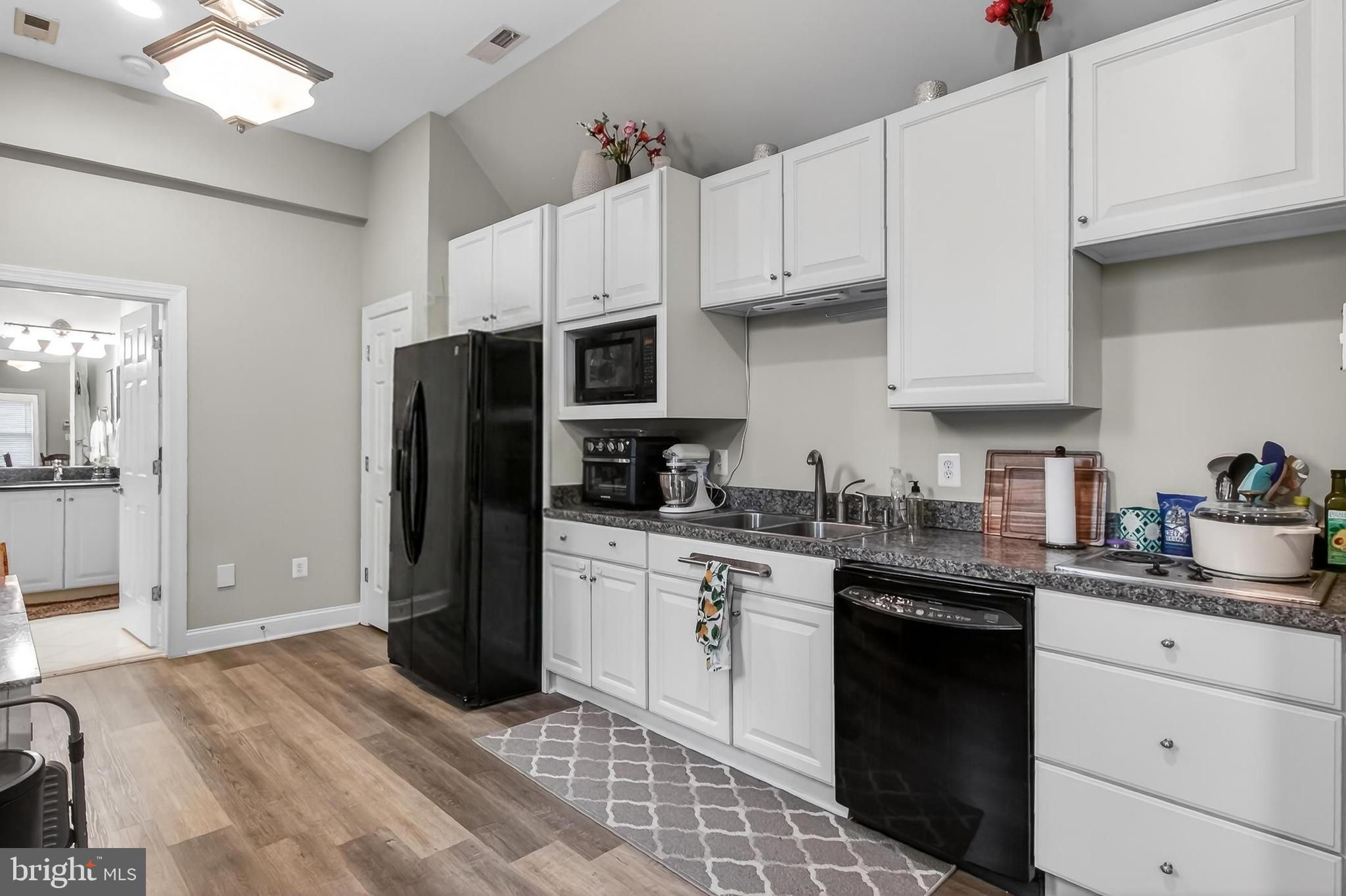 HAMPTONS OF MCLEAN - Residential
