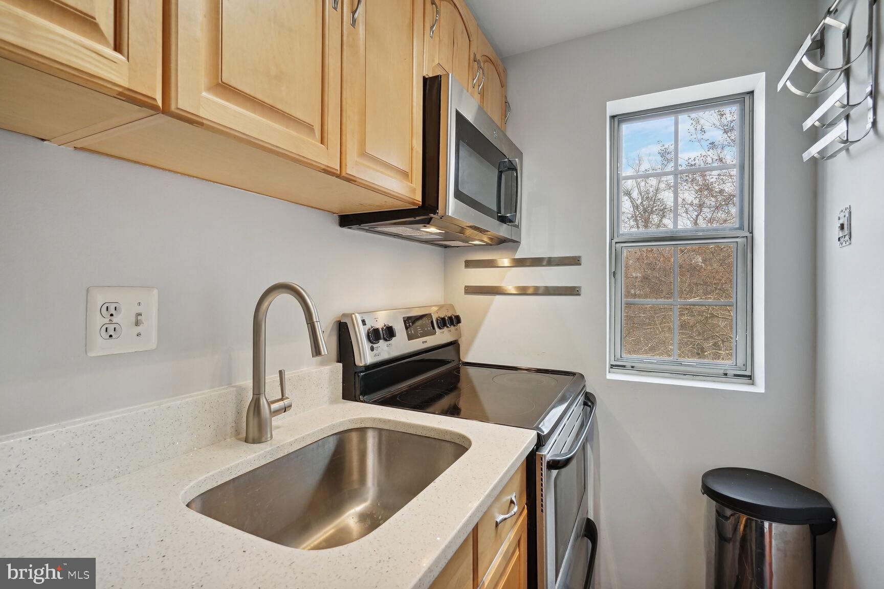 1758 N RHODES STREET 6-339
