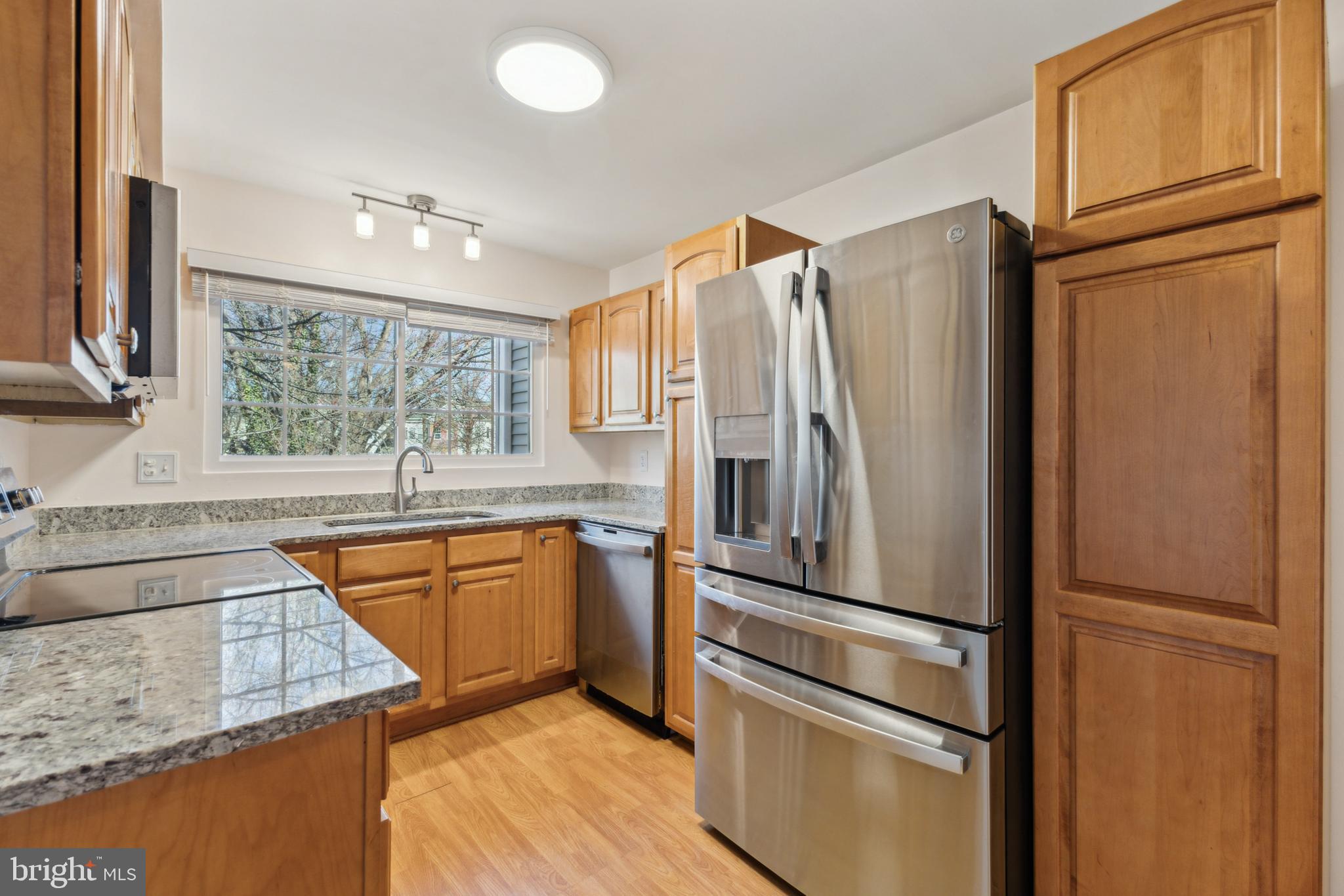 HUNTERS SQUARE - Residential Lease