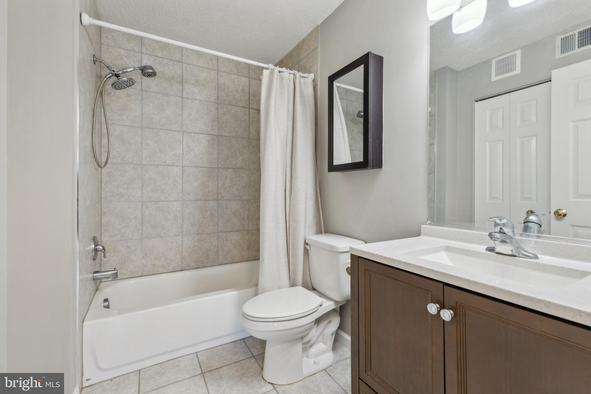 HUNTERS SQUARE - Residential Lease