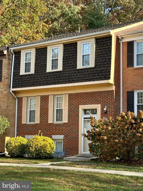 Townhouse For Sale - 5863 Banning Place<br/> BURKE, VA 22015