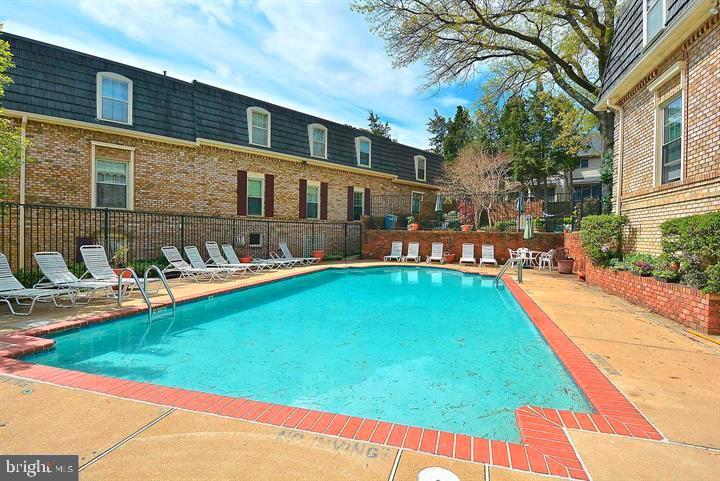 CHATEAUX CONDO - Residential