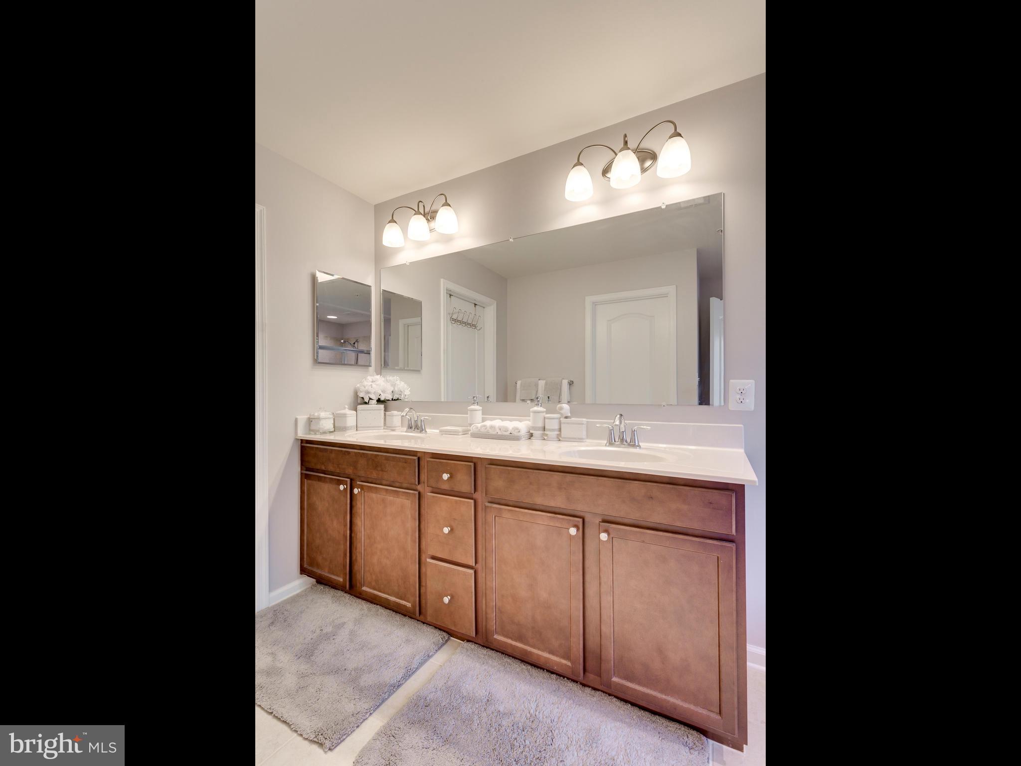 CHELSEA MANOR - Residential