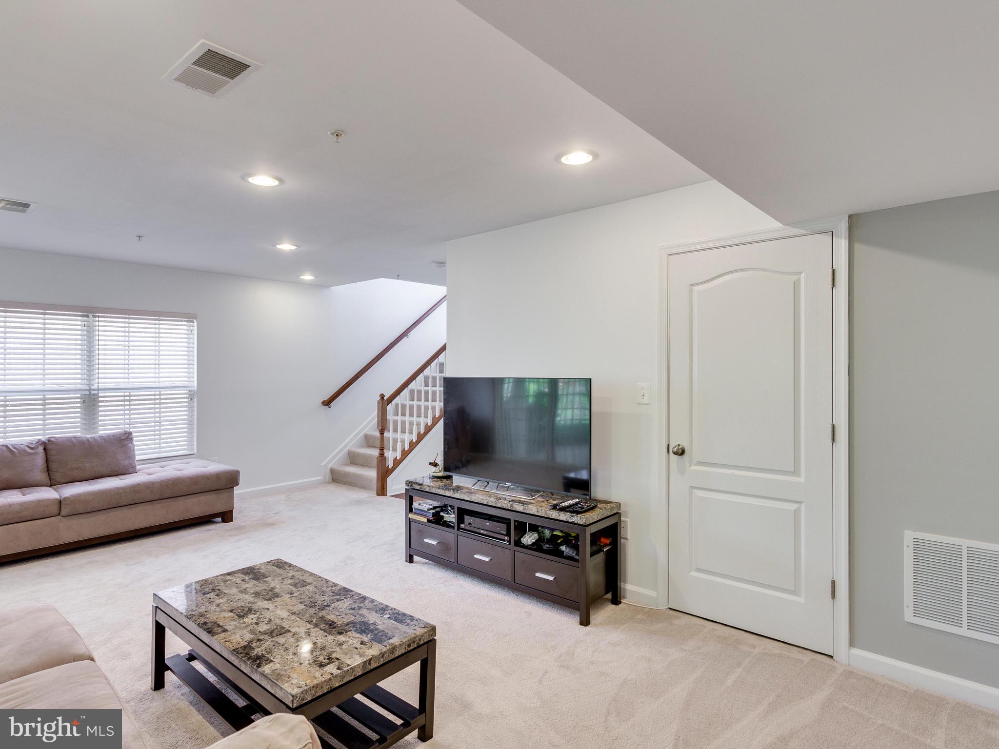 CHELSEA MANOR - Residential