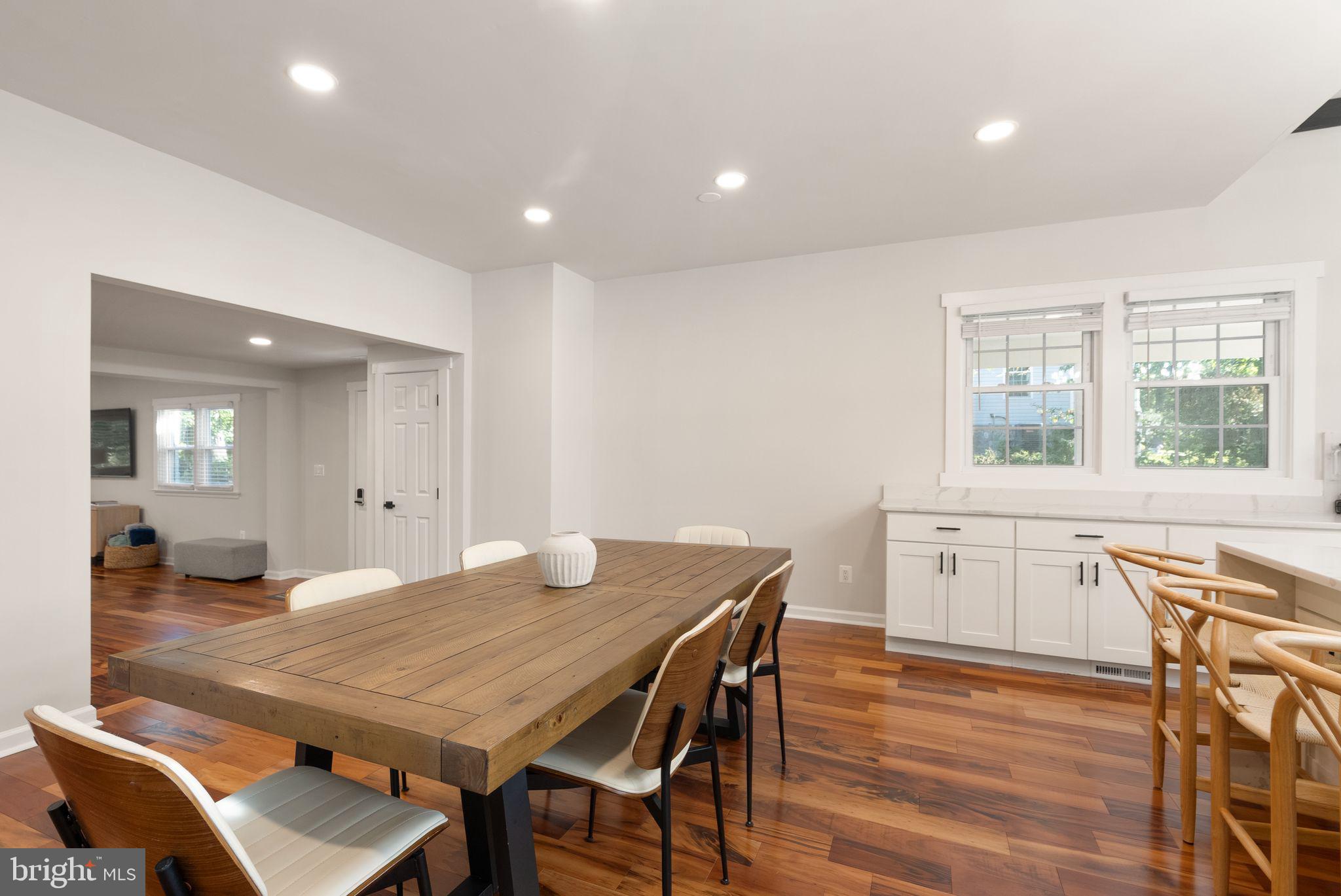 ANNANDALE ACRES - Residential