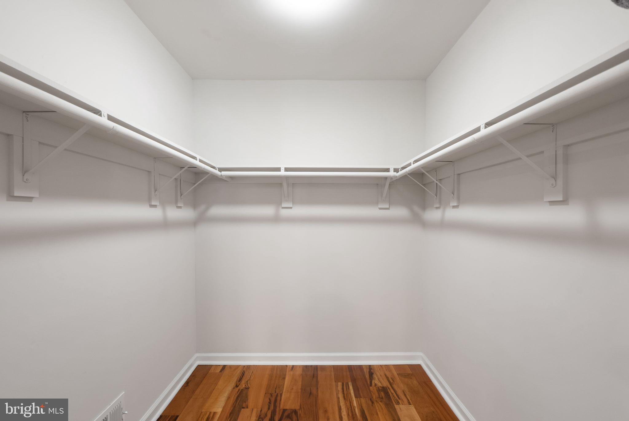 ANNANDALE ACRES - Residential