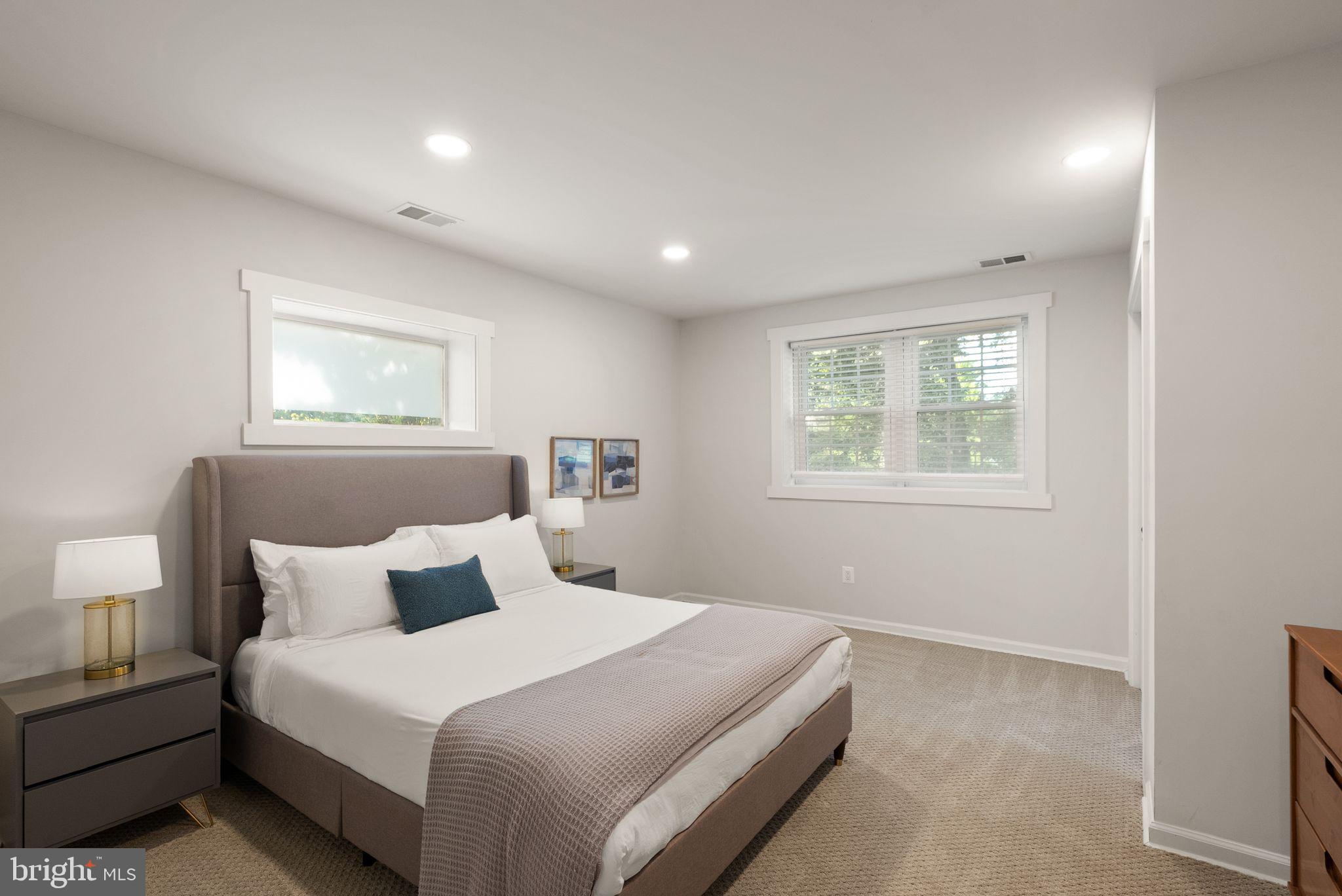 ANNANDALE ACRES - Residential