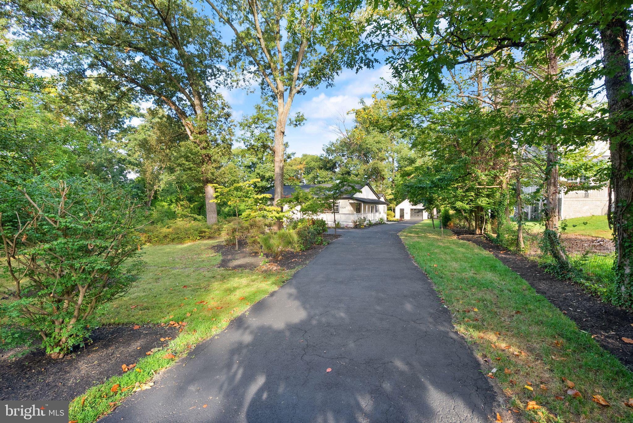 ANNANDALE ACRES - Residential