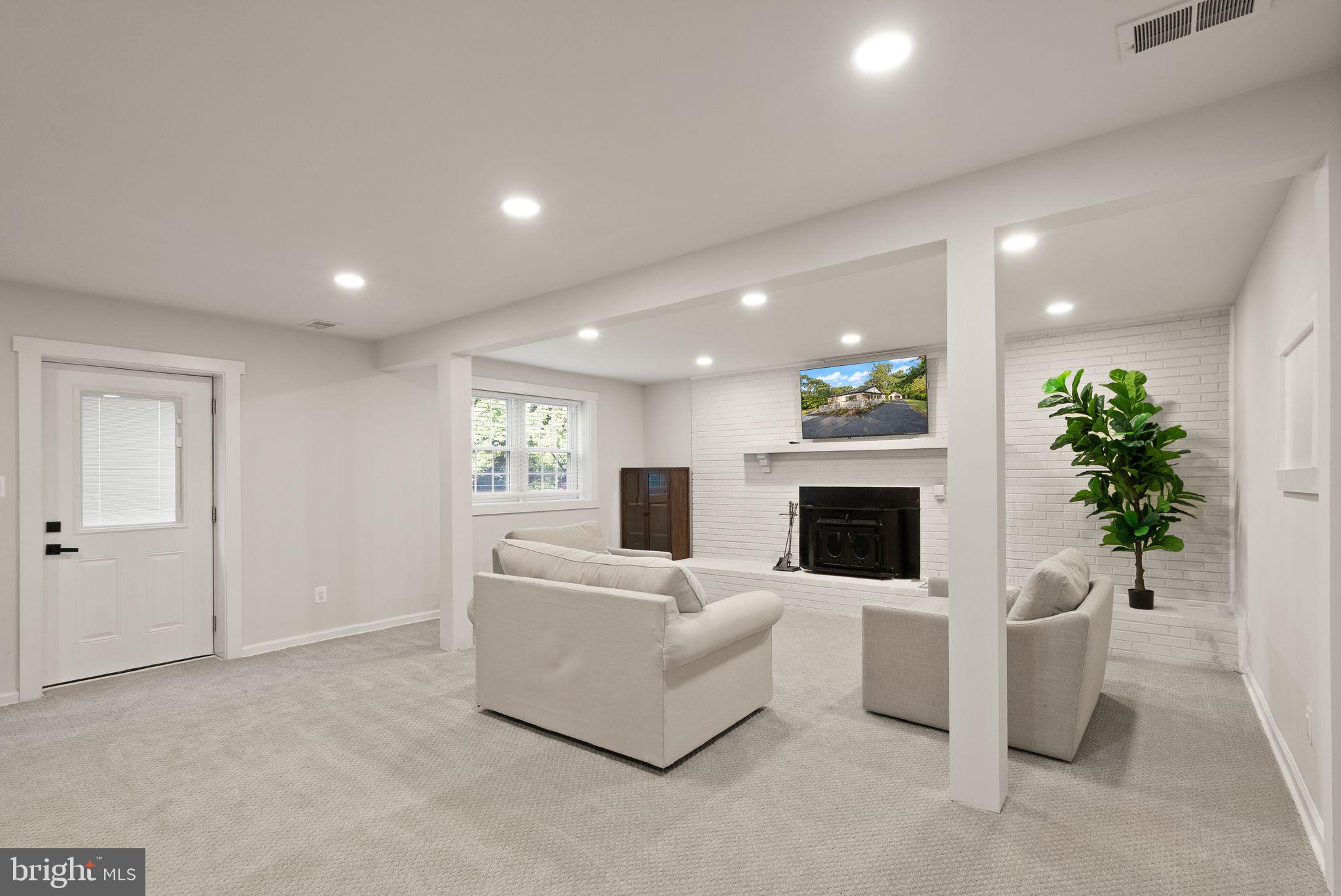 ANNANDALE ACRES - Residential