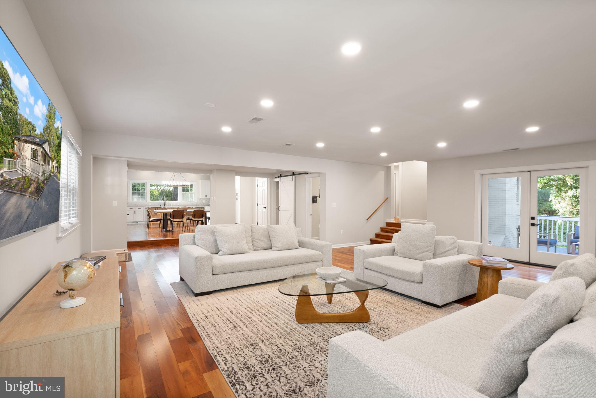 ANNANDALE ACRES - Residential