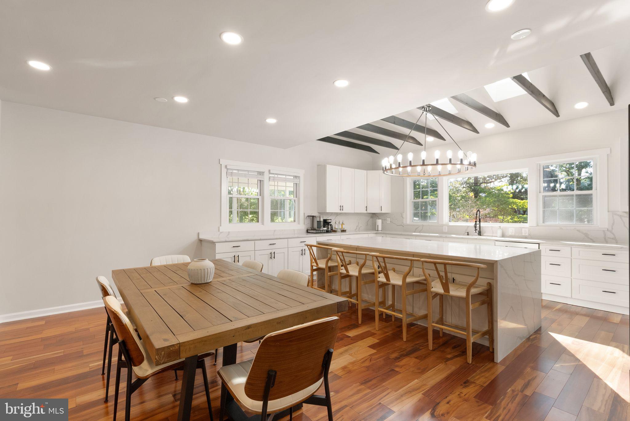 ANNANDALE ACRES - Residential