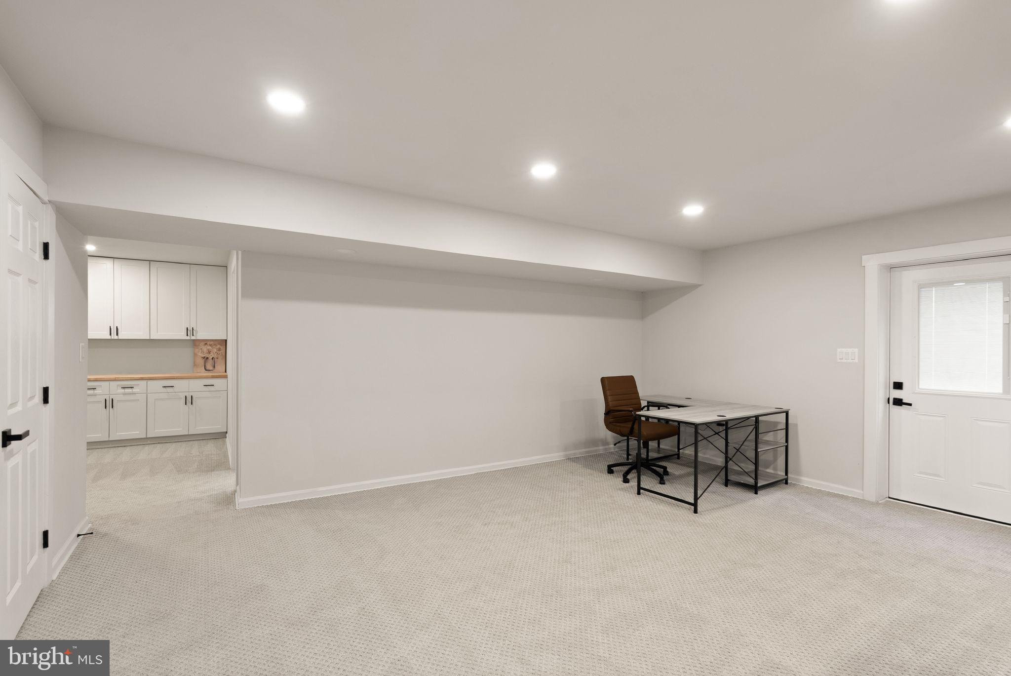 ANNANDALE ACRES - Residential