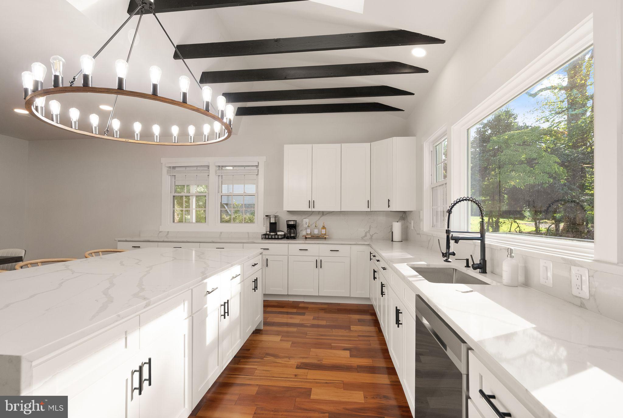 ANNANDALE ACRES - Residential