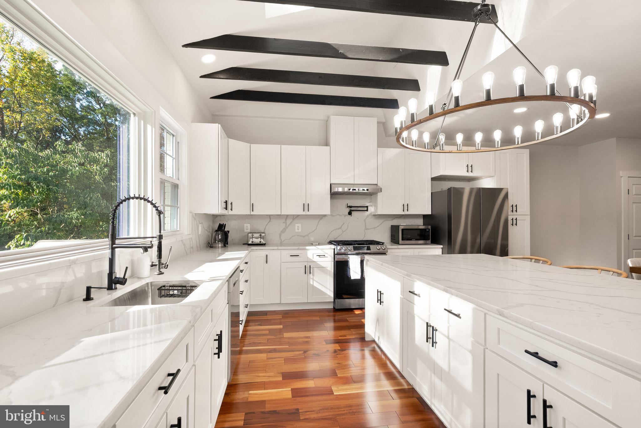 ANNANDALE ACRES - Residential