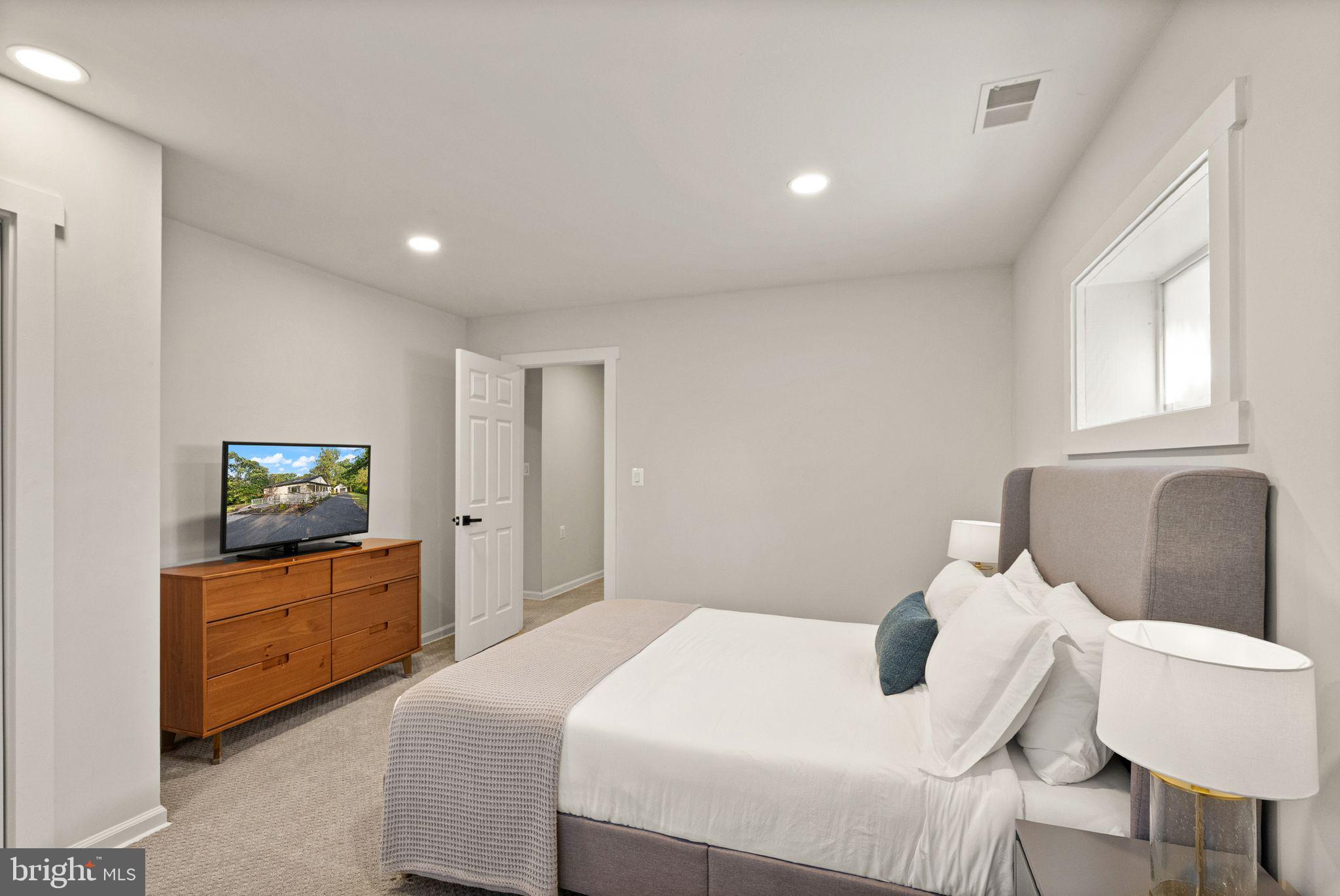 ANNANDALE ACRES - Residential