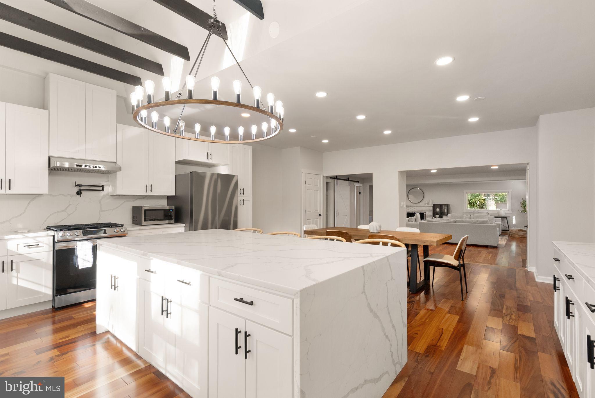 ANNANDALE ACRES - Residential