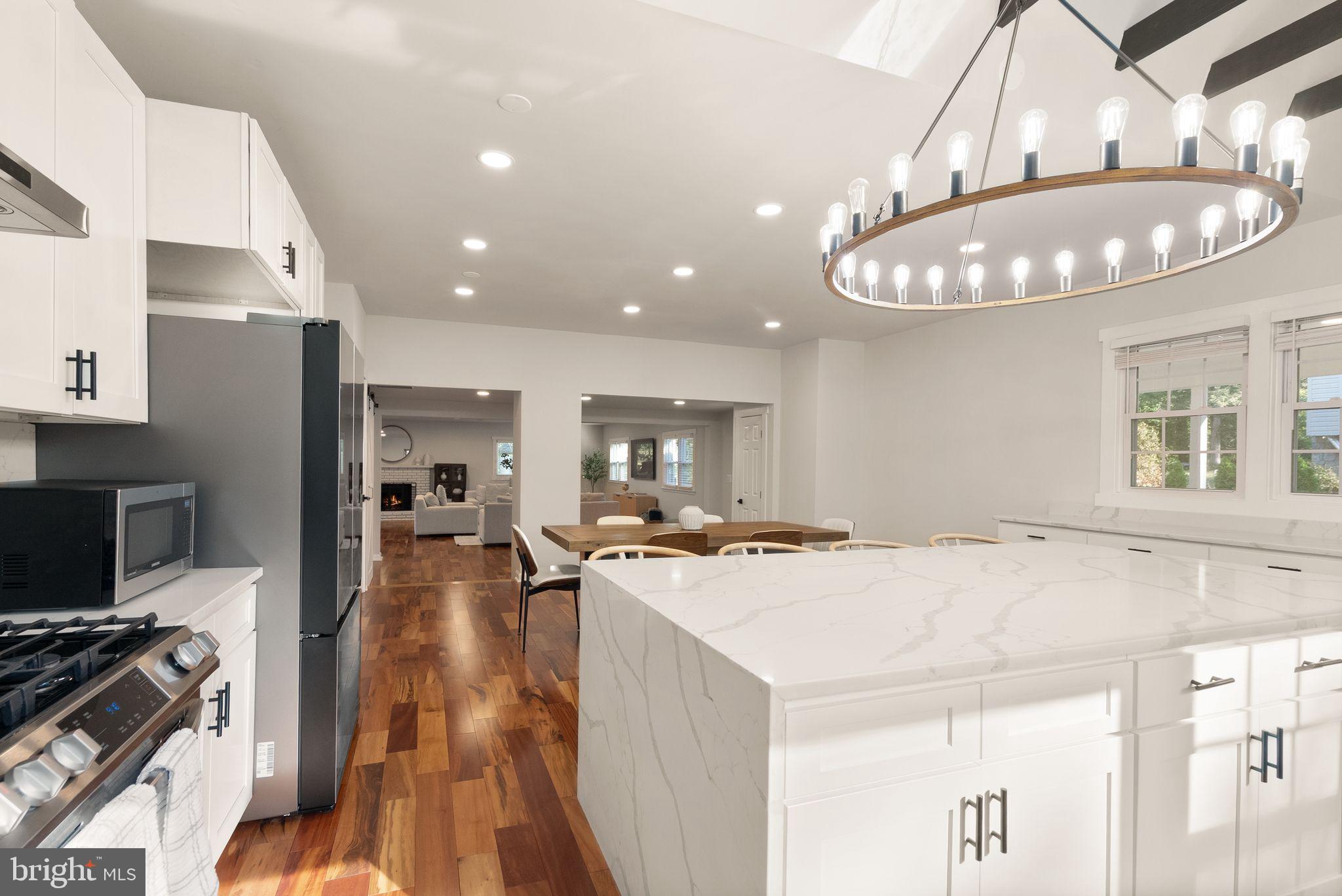 ANNANDALE ACRES - Residential