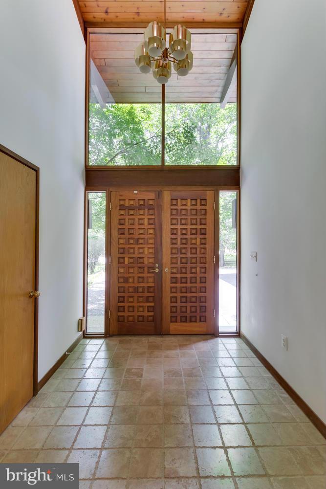 MOORE HILL ESTATES - Residential Lease