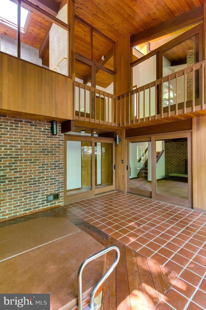 MOORE HILL ESTATES - Residential Lease