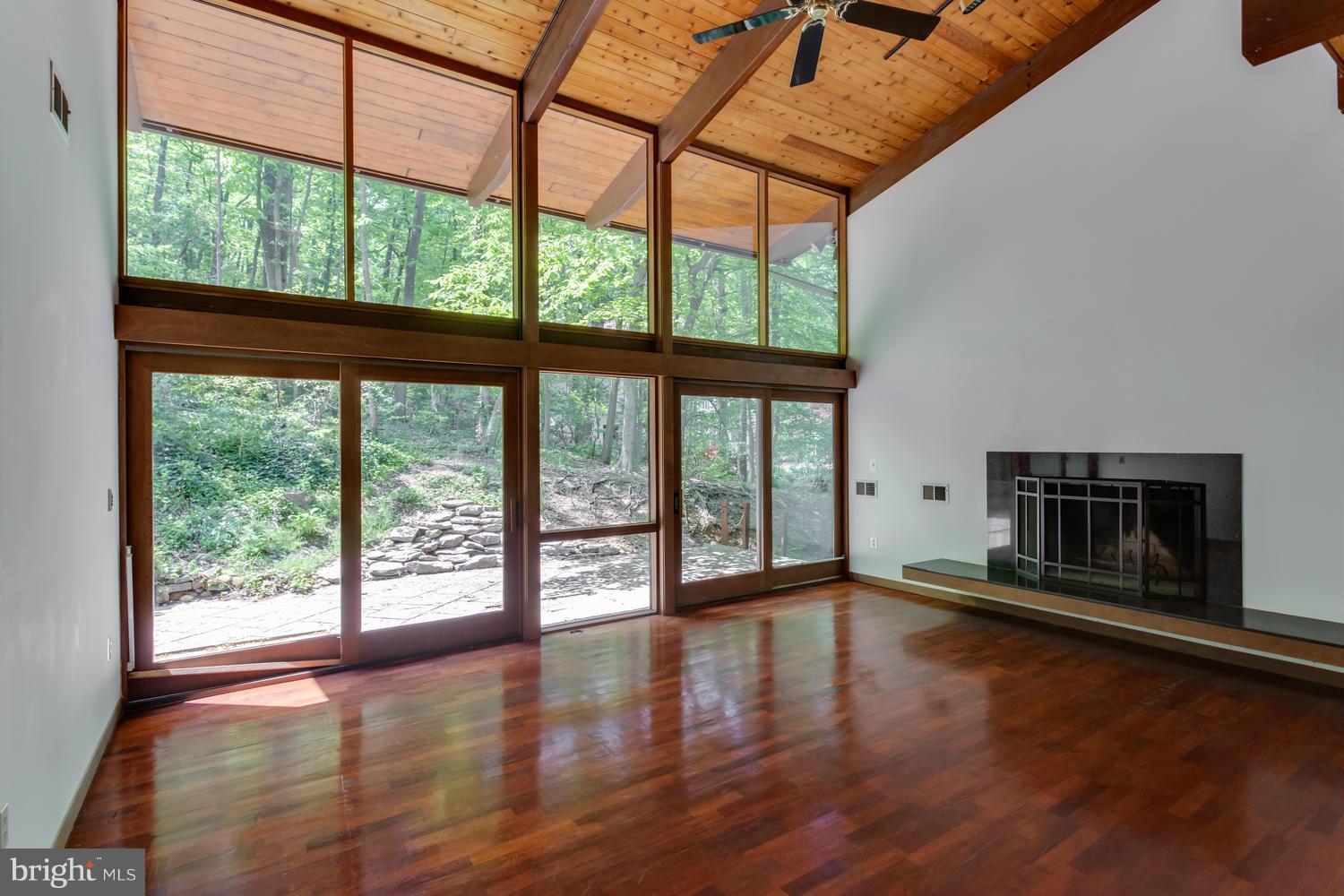 MOORE HILL ESTATES - Residential Lease