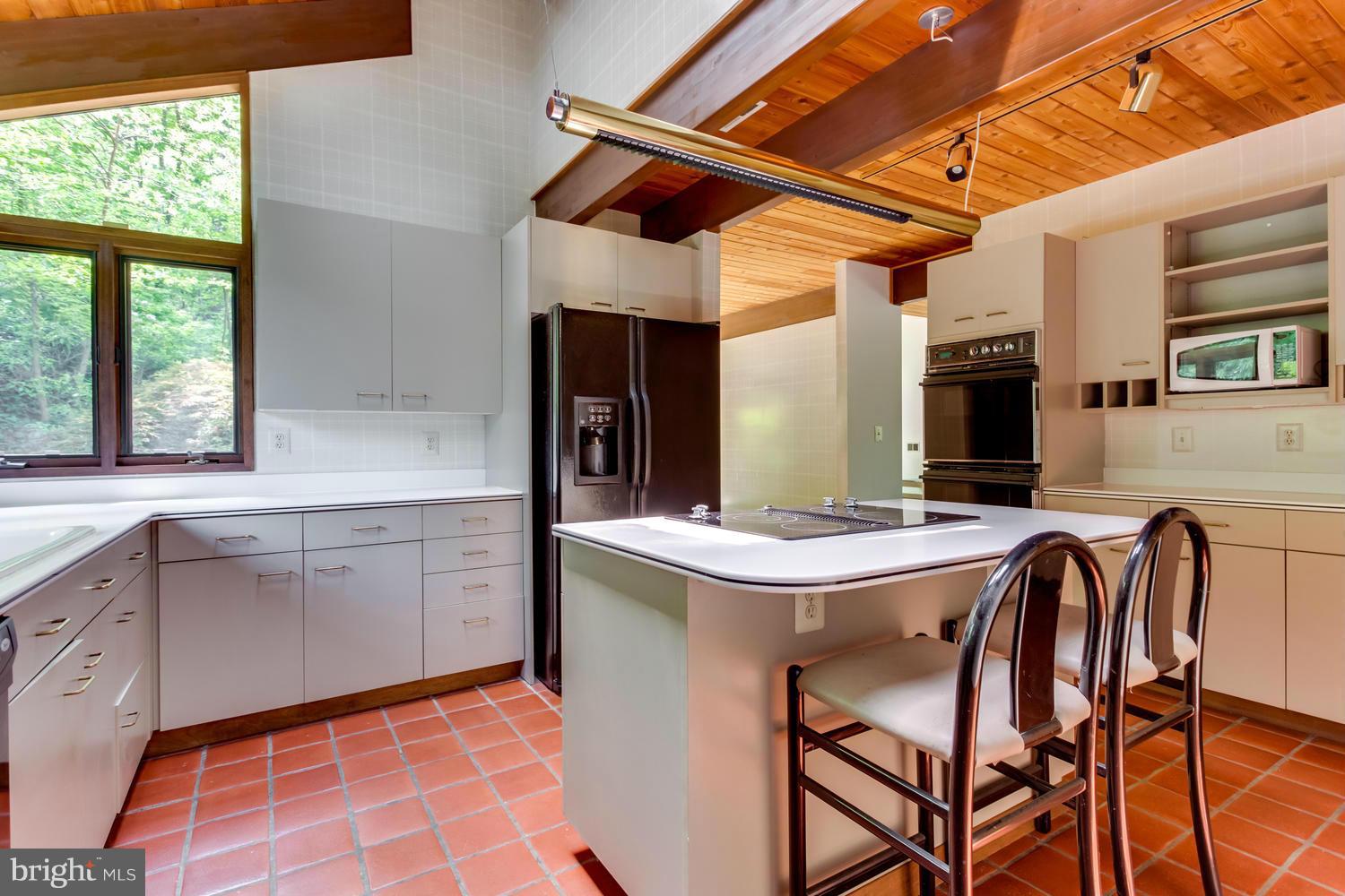 MOORE HILL ESTATES - Residential Lease