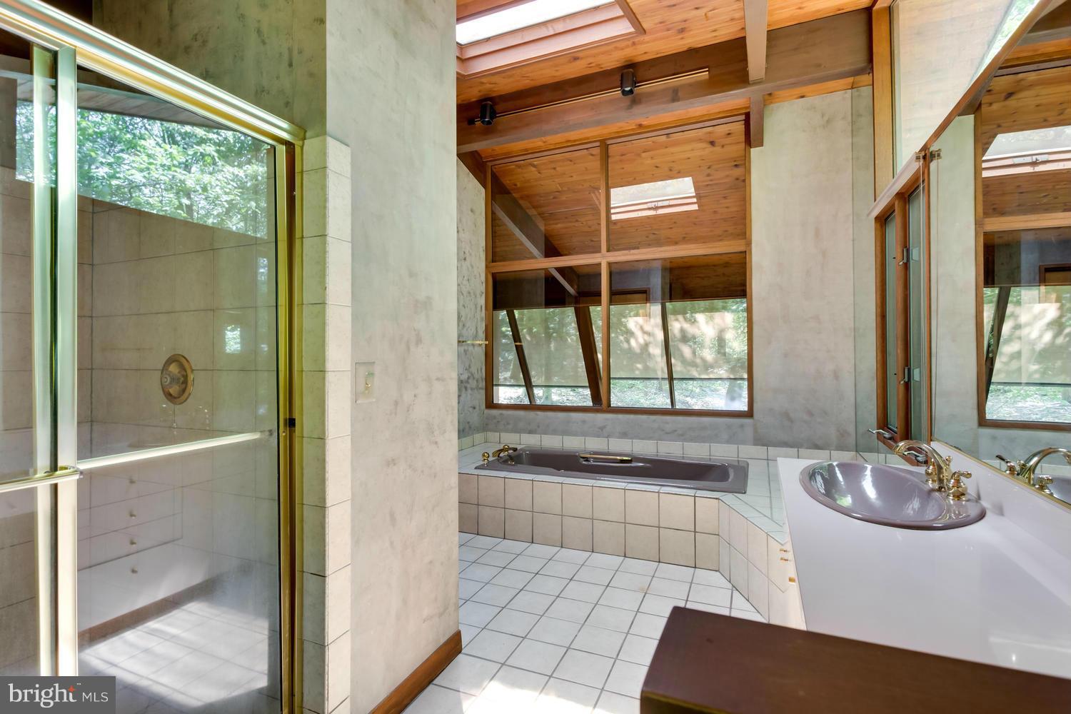 MOORE HILL ESTATES - Residential Lease