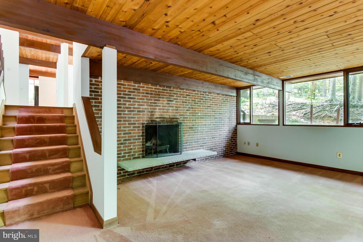 MOORE HILL ESTATES - Residential Lease