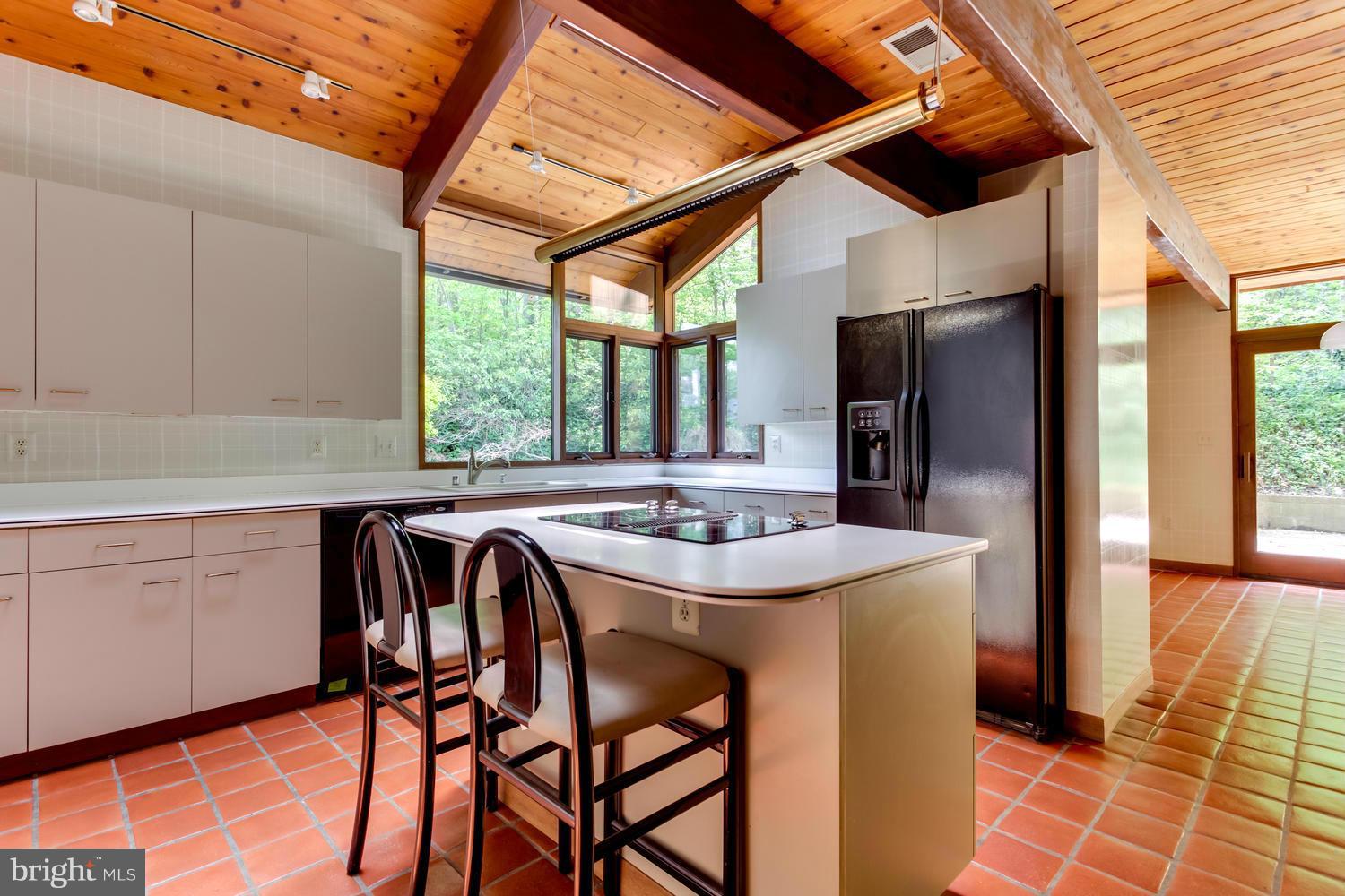 MOORE HILL ESTATES - Residential Lease