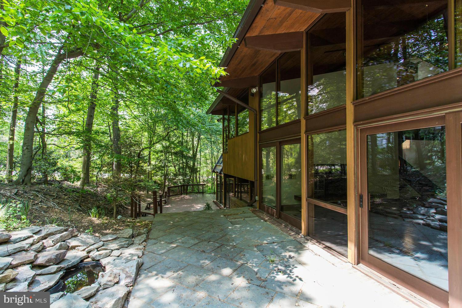 MOORE HILL ESTATES - Residential Lease