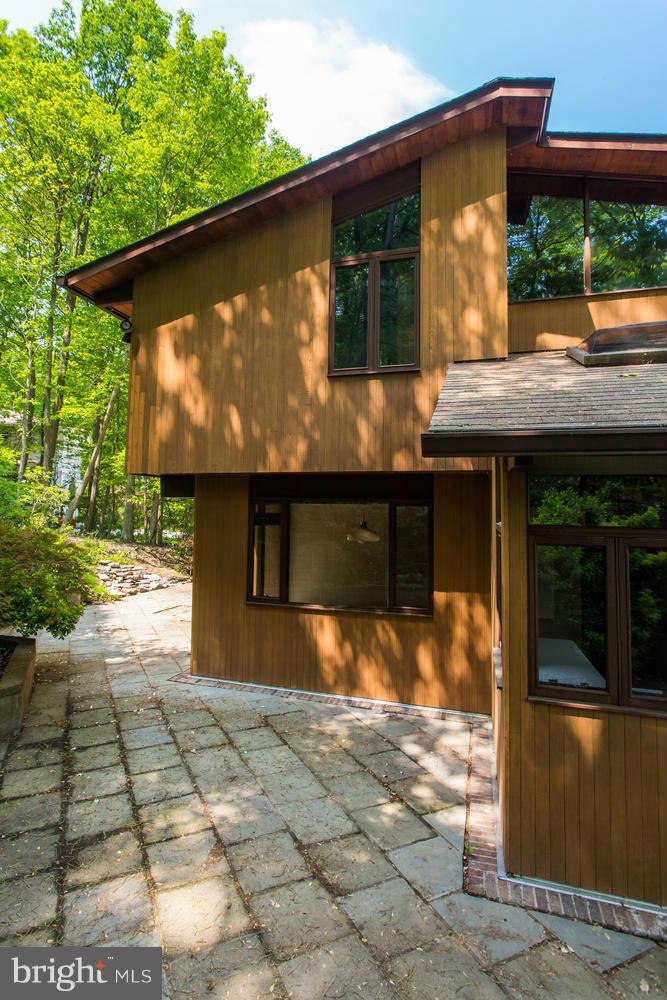 MOORE HILL ESTATES - Residential Lease