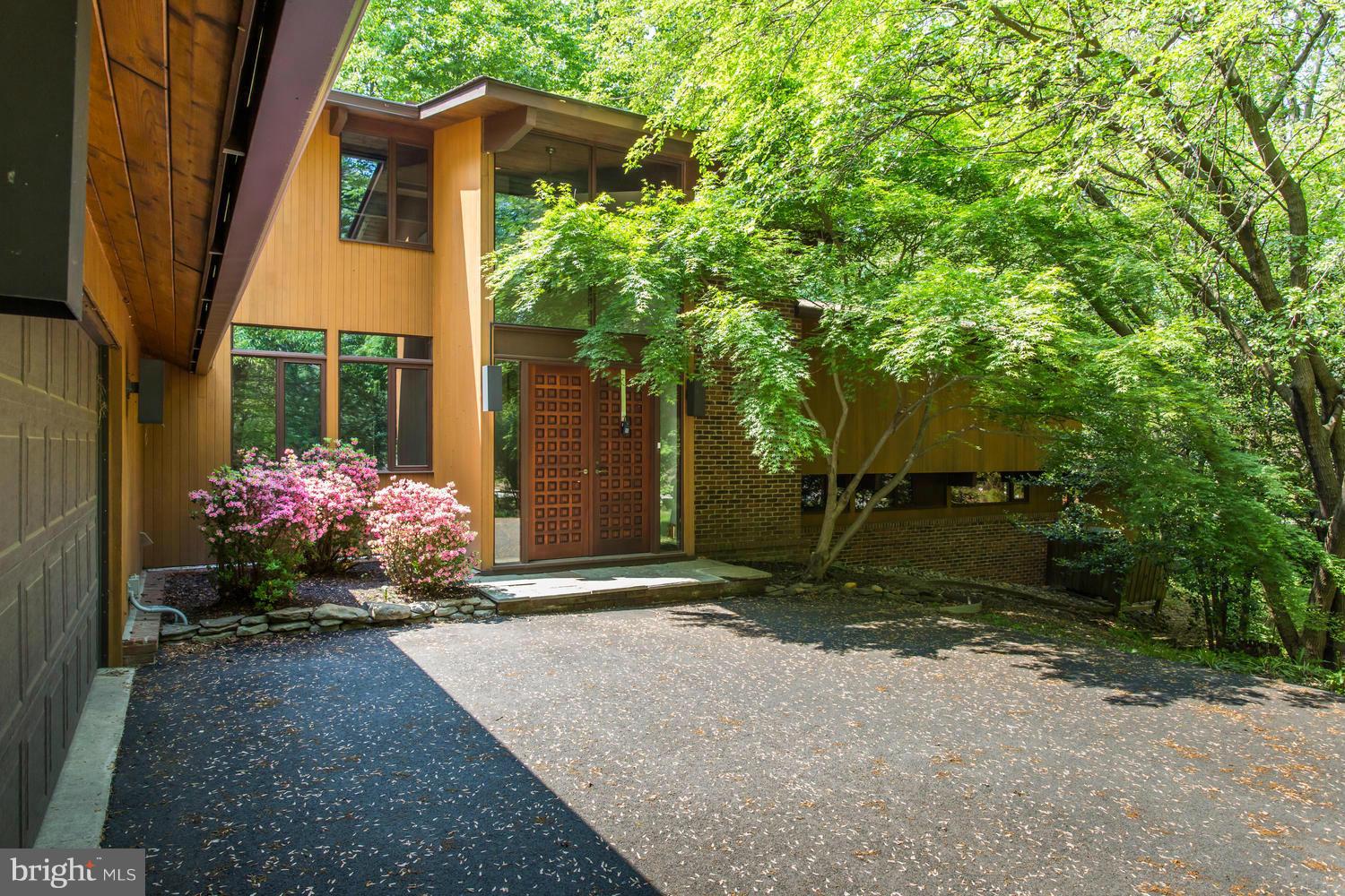 MOORE HILL ESTATES - Residential Lease