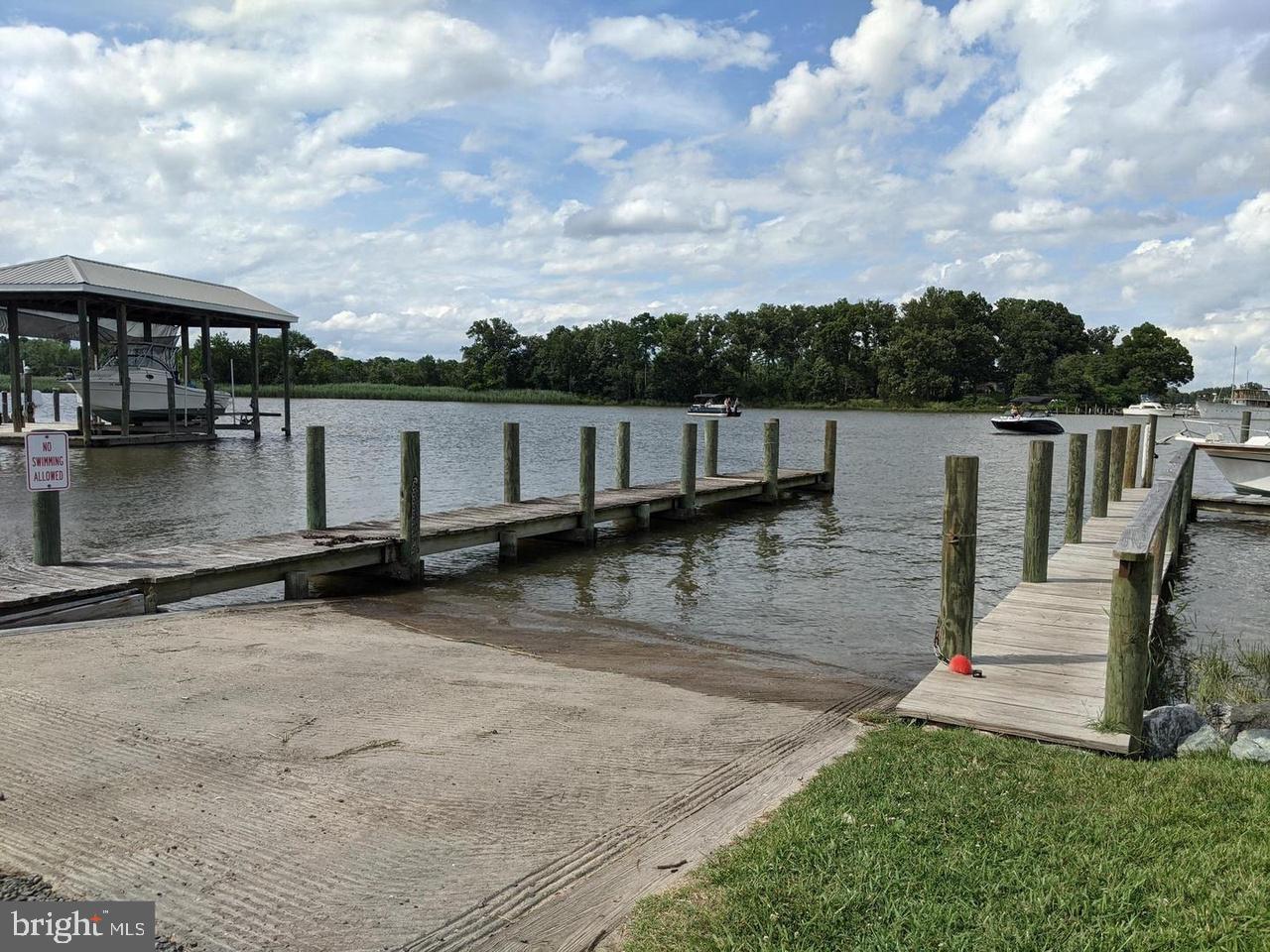 COLONIAL BEACH - Residential