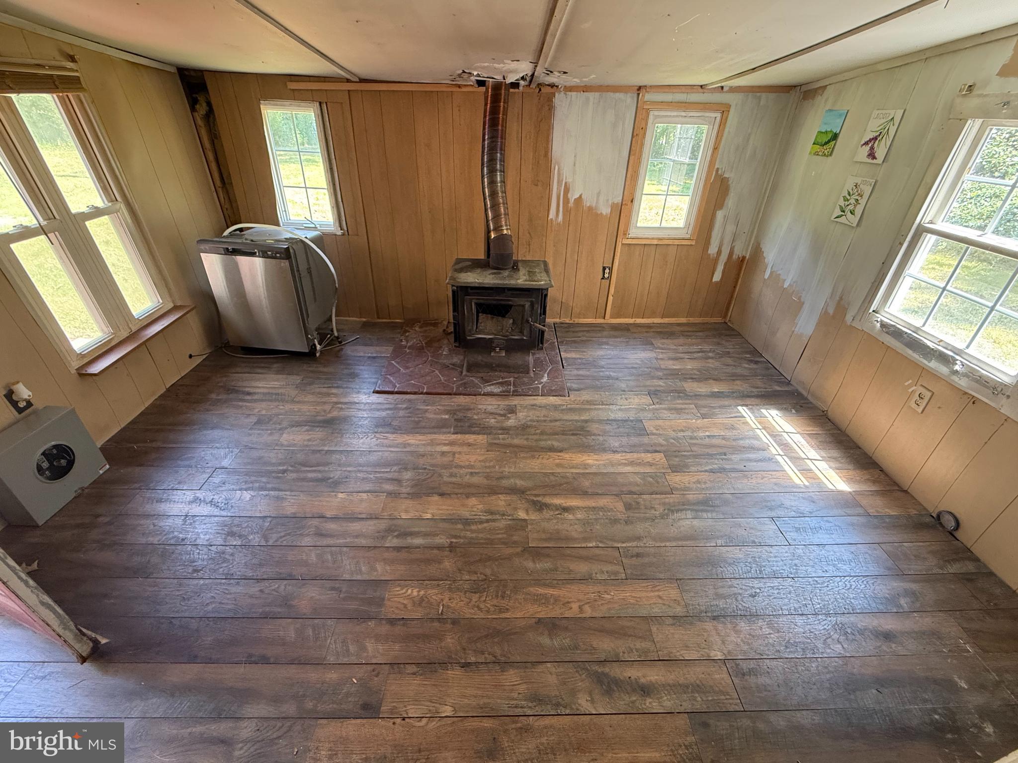 COLONIAL BEACH - Residential