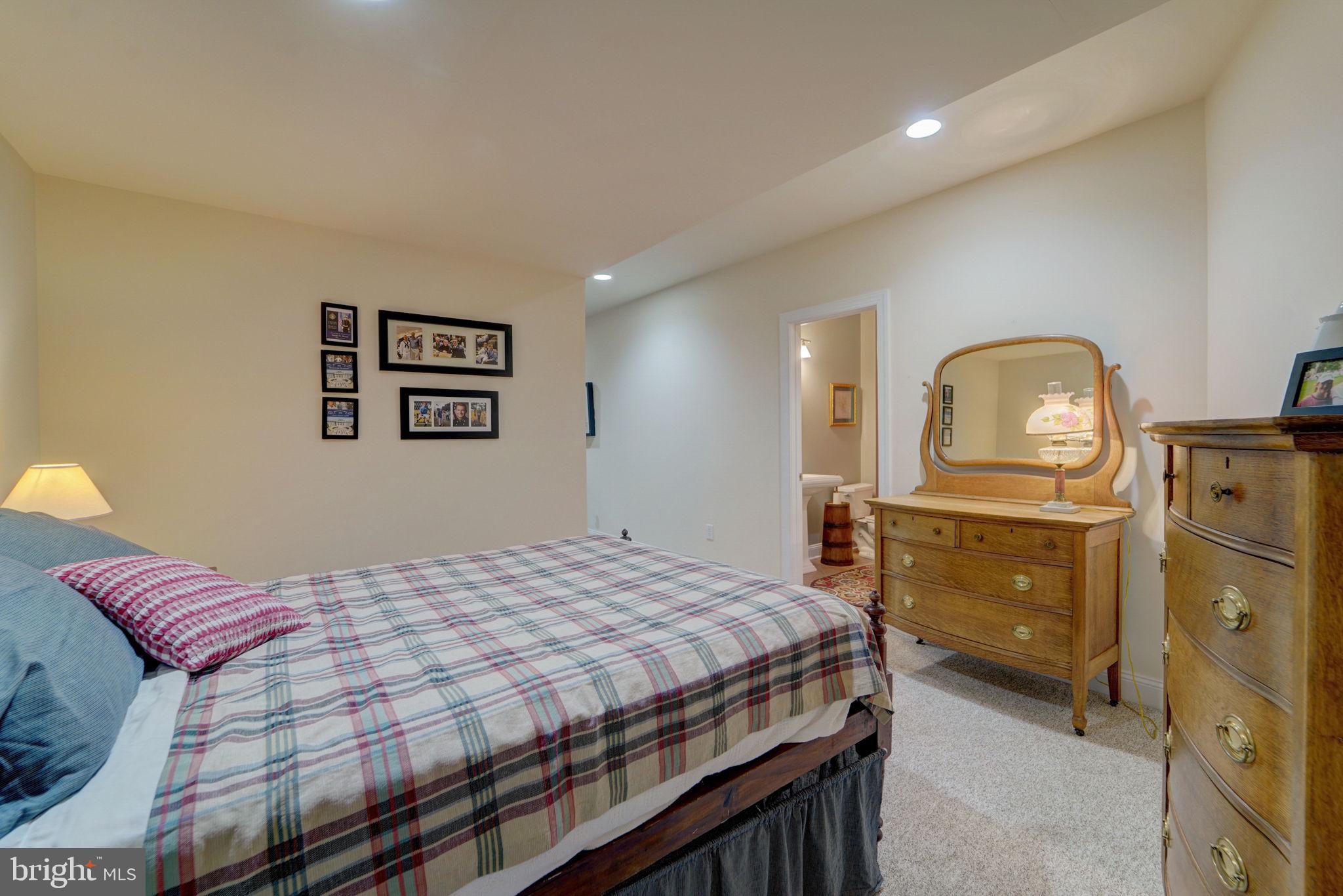 OLDE SEVERNA PARK - Residential