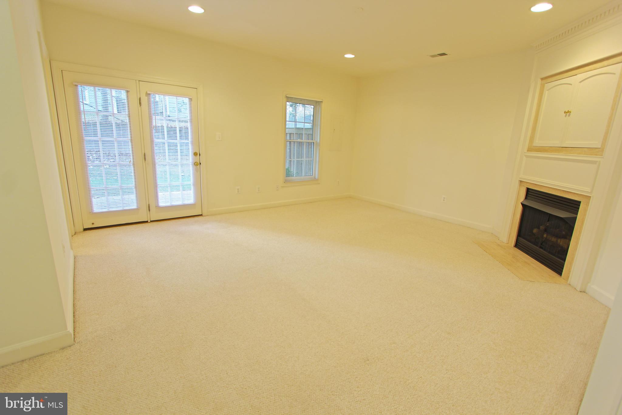 FAIR LAKES - Residential Lease