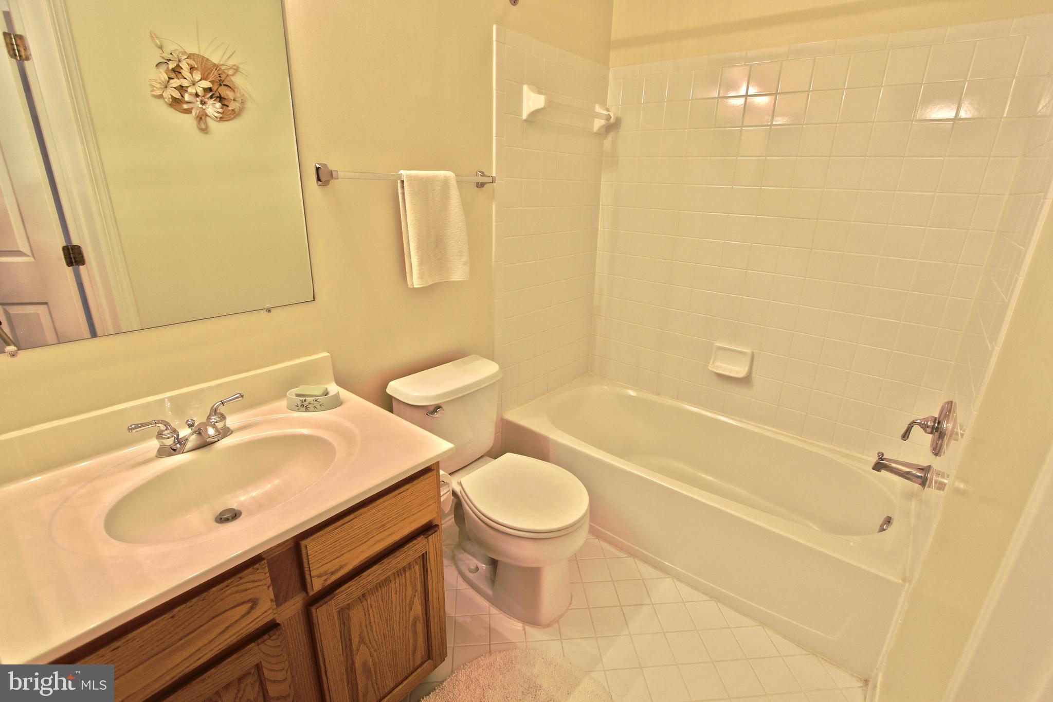 FAIR LAKES - Residential Lease