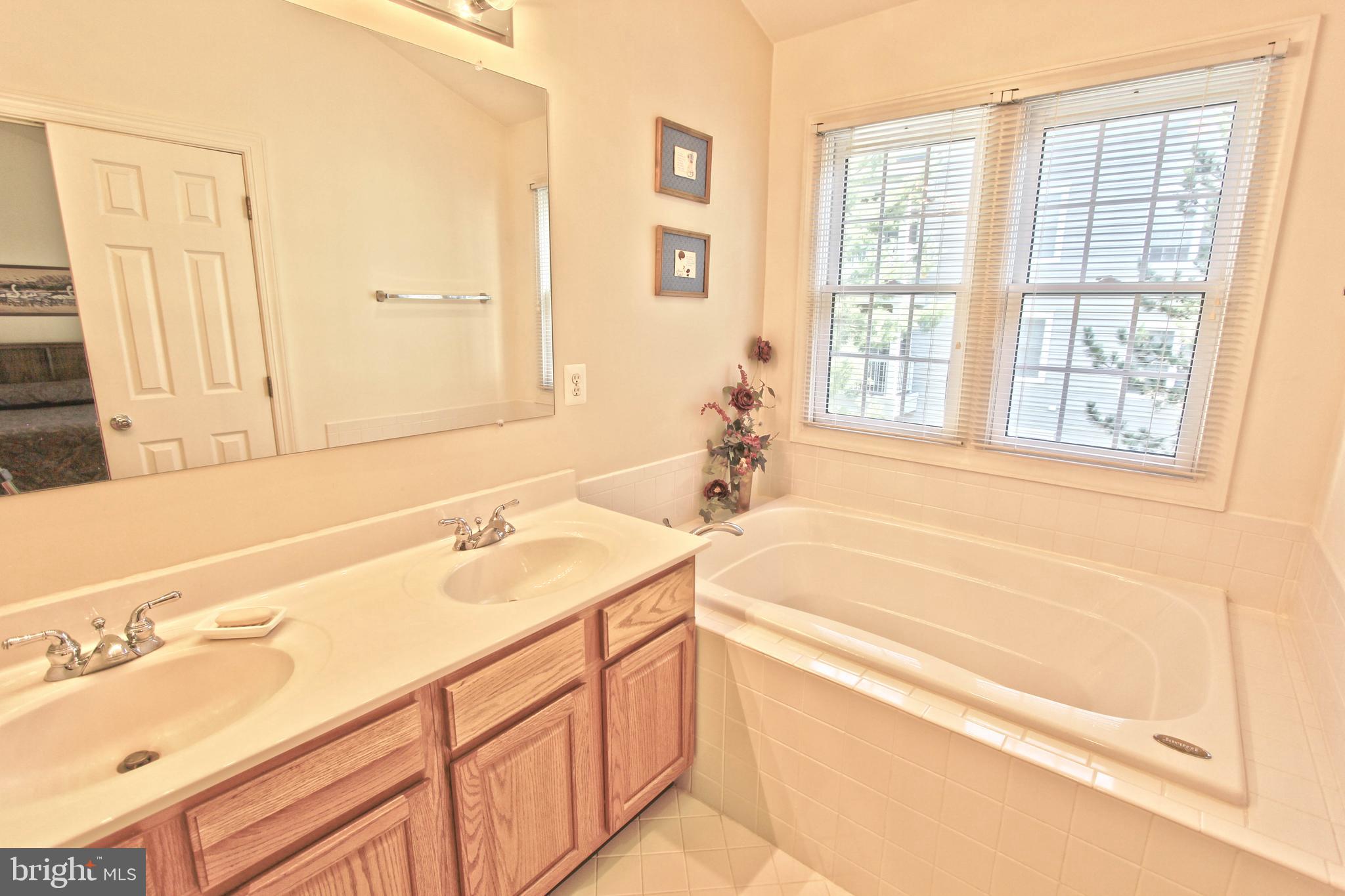 FAIR LAKES - Residential Lease