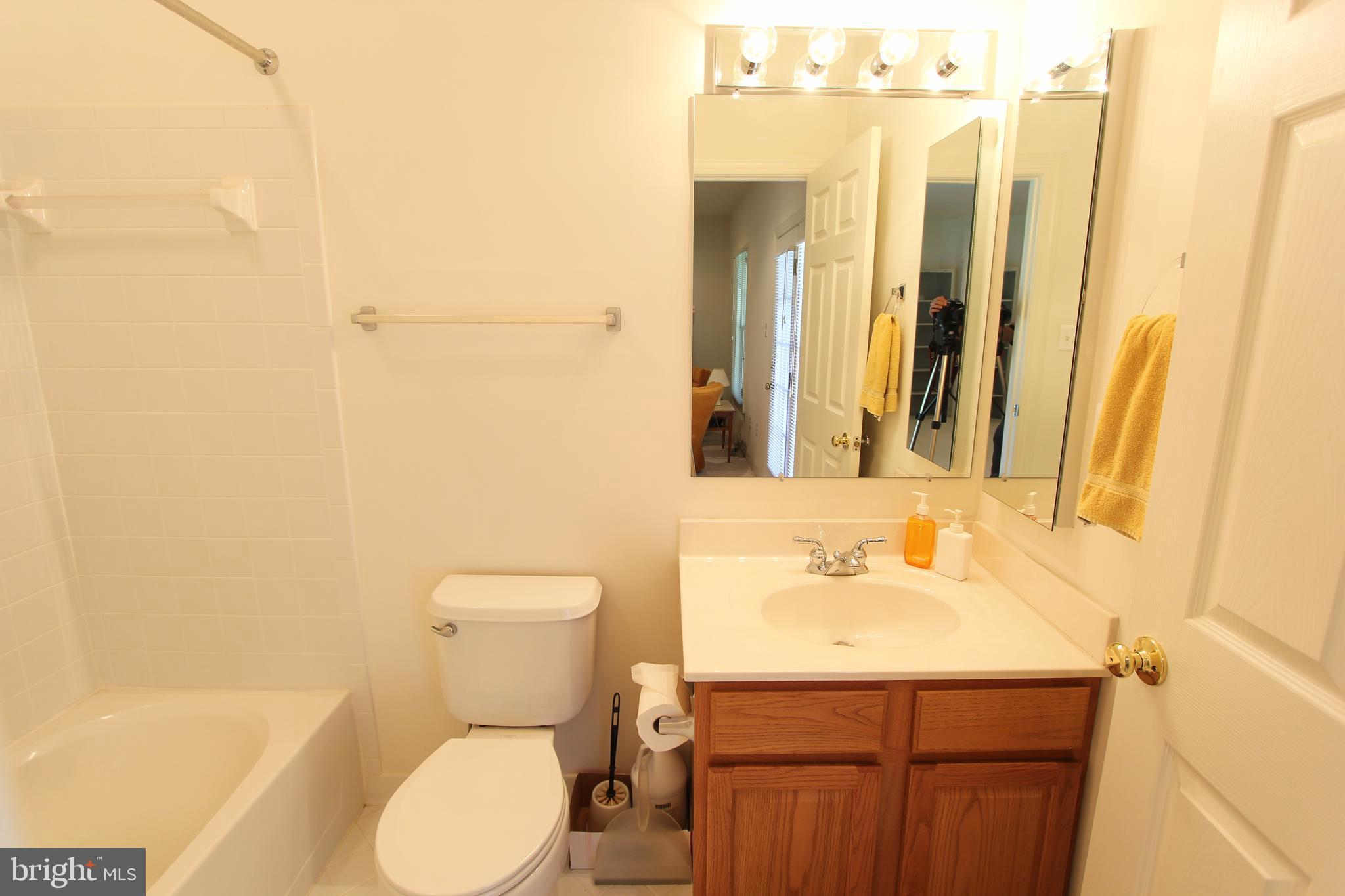 FAIR LAKES - Residential Lease