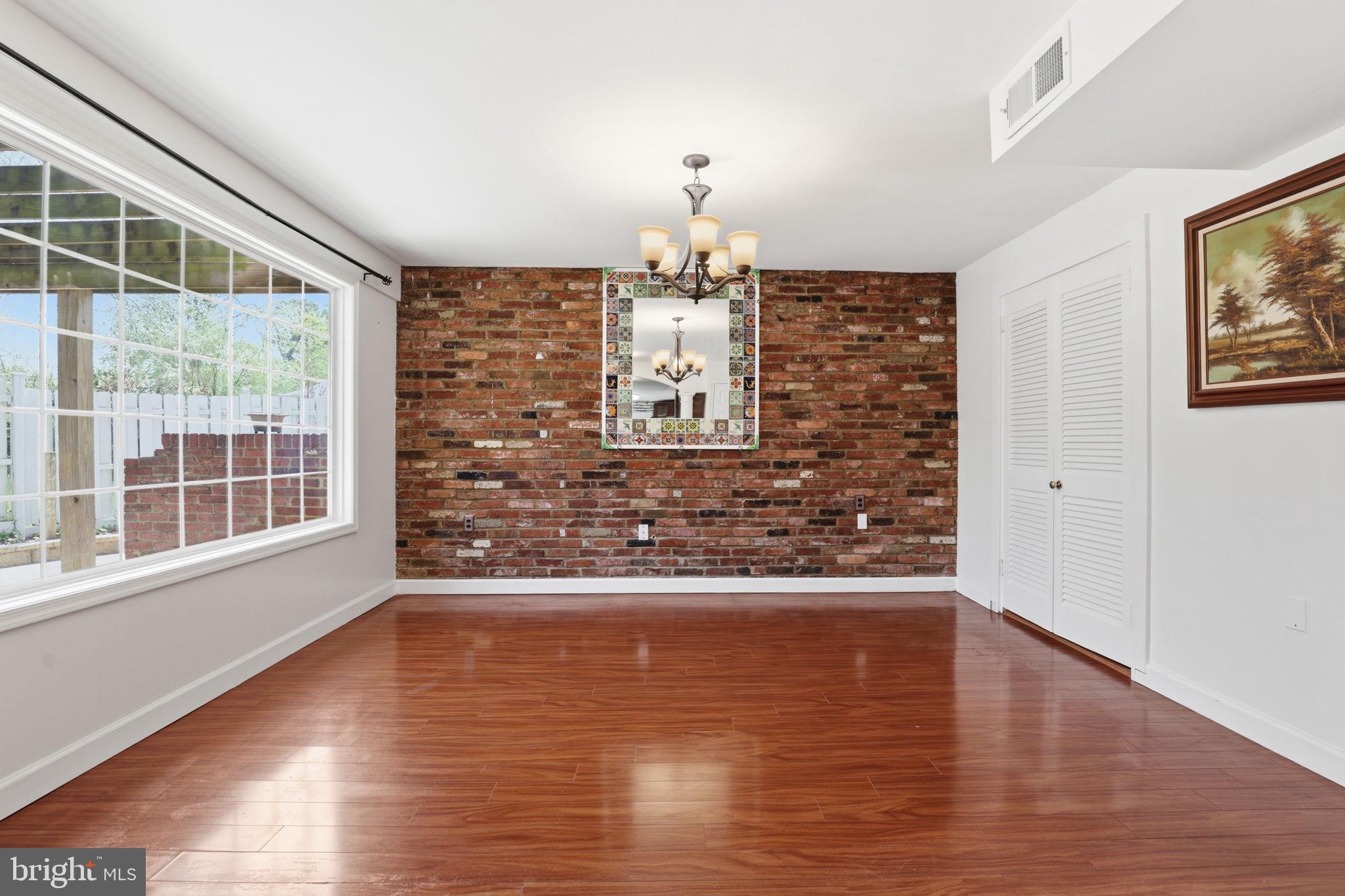 VALLEY BROOK - Residential