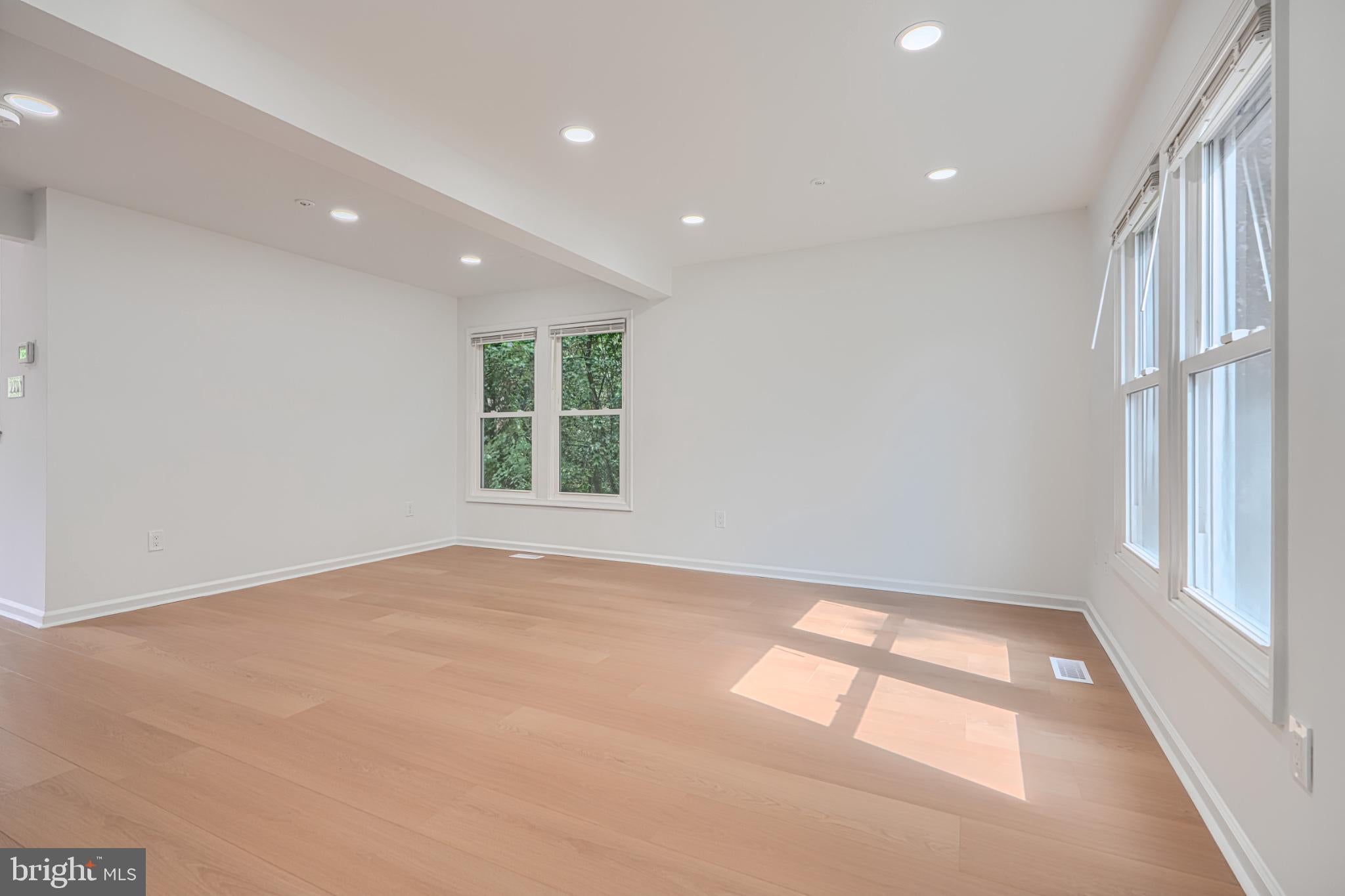8821 CASTLEBURY COURT